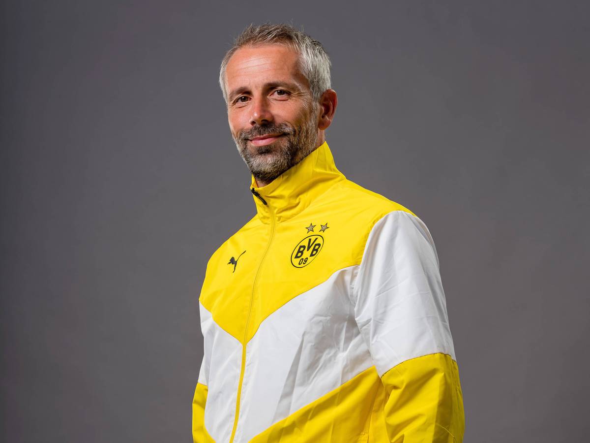 Dortmund-Trainer Marco Rose lächelt am 18. September 2021 in die Kamera des Fotografen. Am Samstag (25. September) kehrt Rose mit dem BVB zurück zu seinem Ex-Verein Borussia Mönchengladbach.