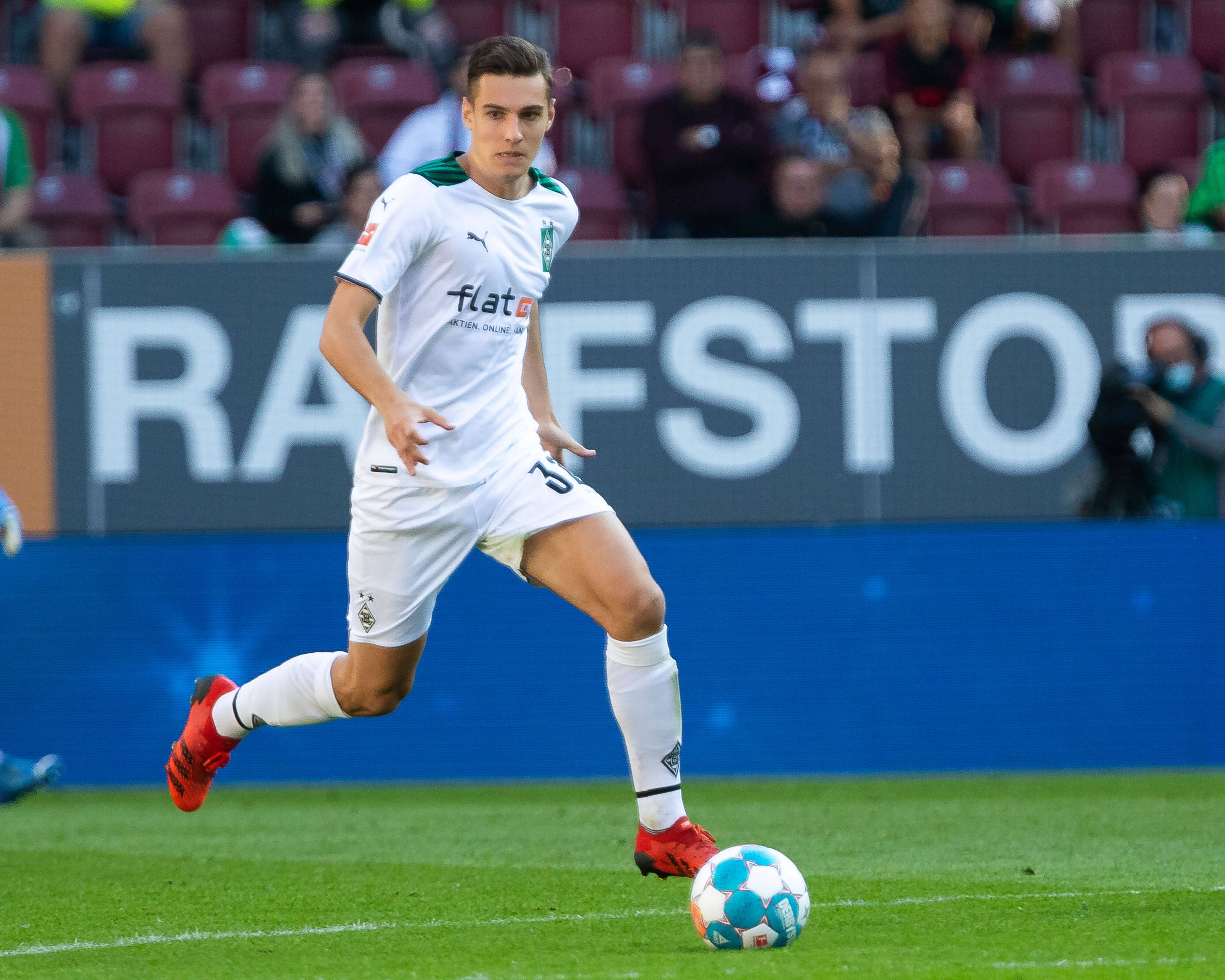 Florian Neuhaus von Borussia Mönchengladbach, hier am 18. September 2021, läuft mit verzerrtem Gesicht über den Platz.