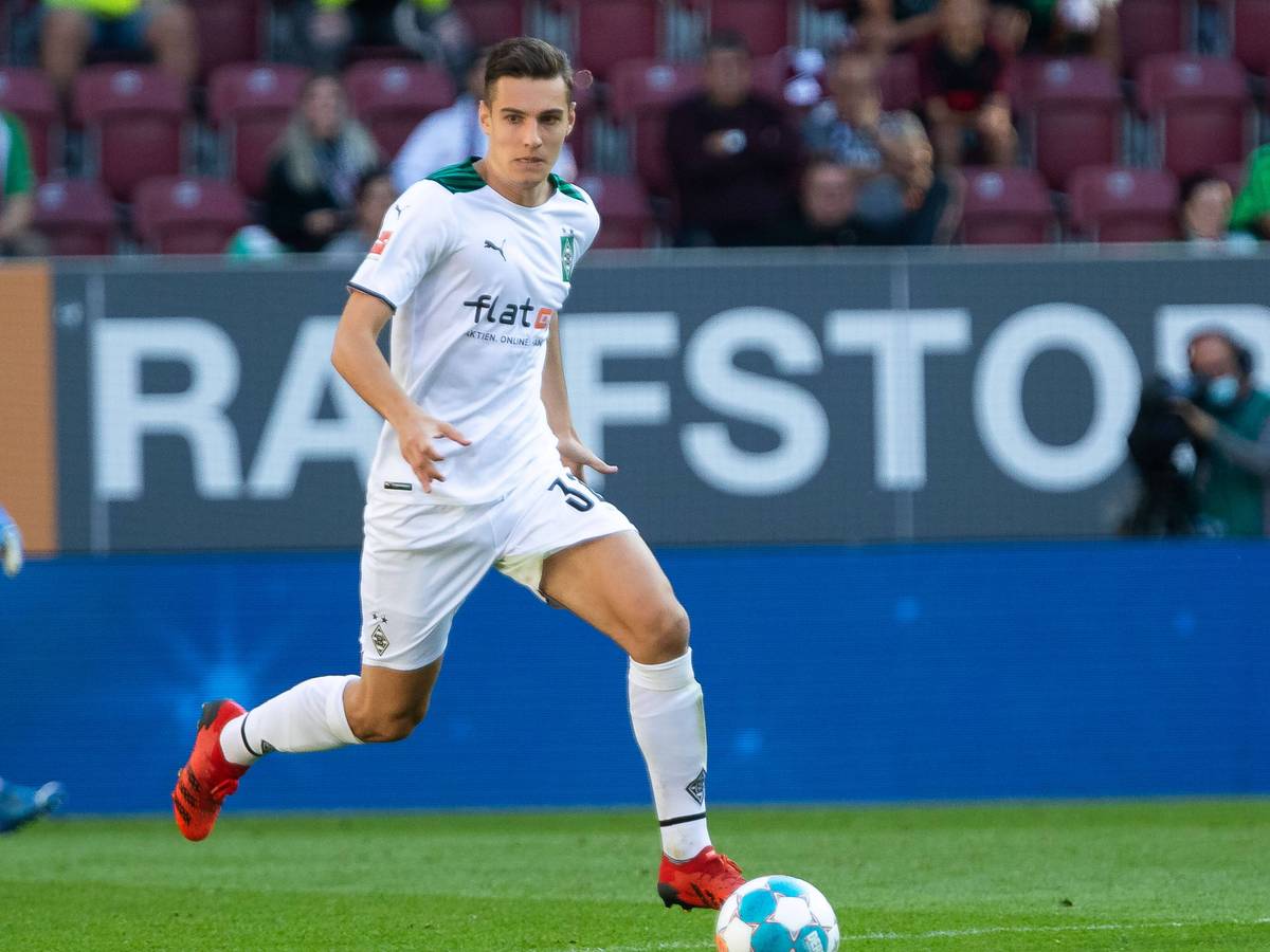 Florian Neuhaus von Borussia Mönchengladbach, hier am 18. September 2021, läuft mit verzerrtem Gesicht über den Platz.