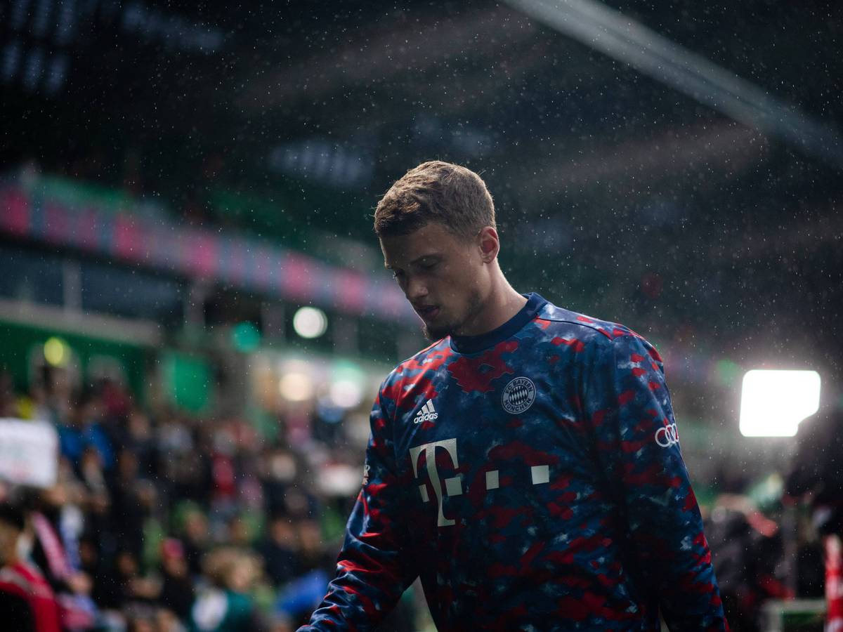 Ex-Gladbacher Michael Cuisance nach dem DFB-Pokal-Spiel beim Bremer SV am 25. August 2021.