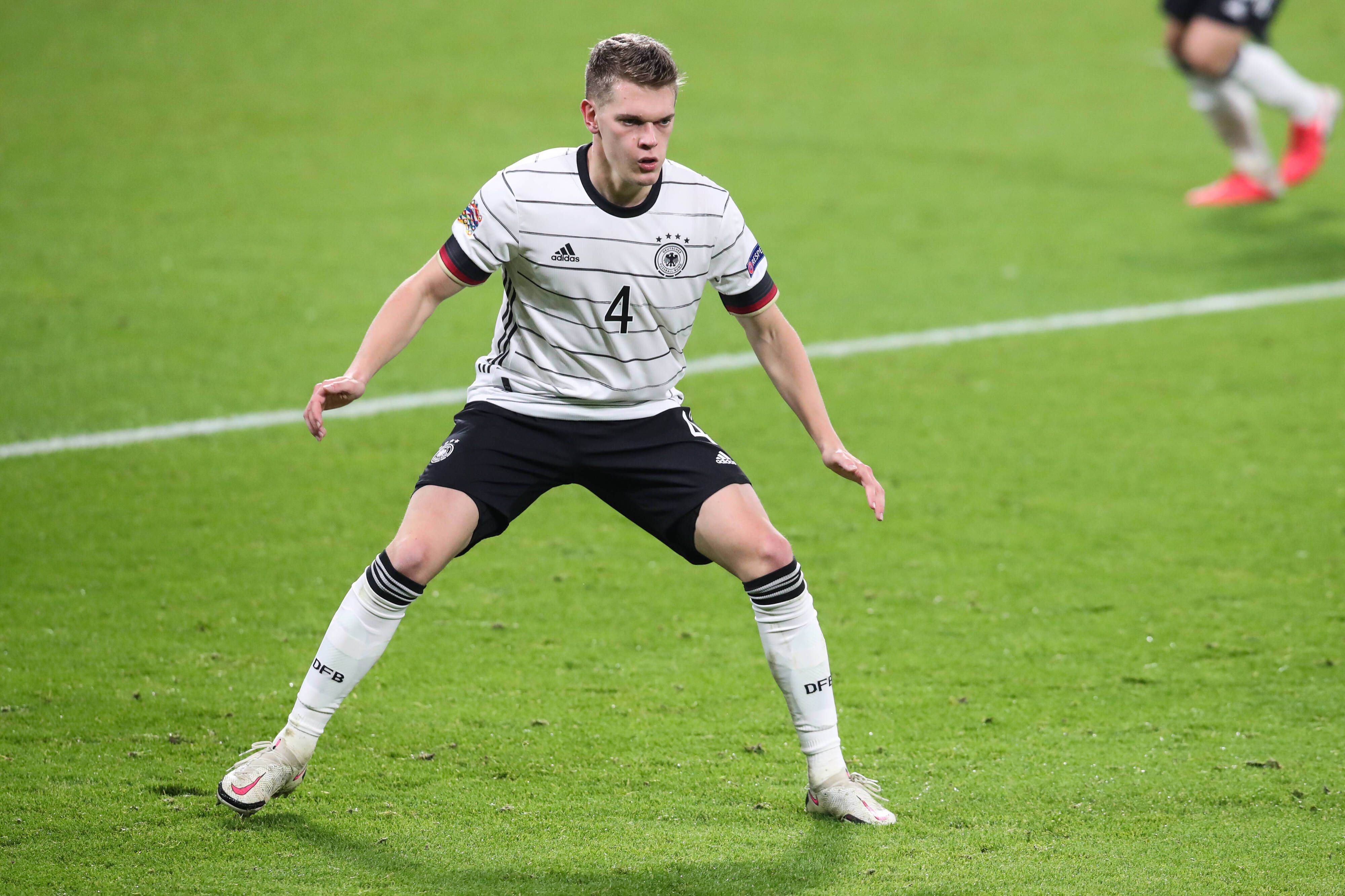 Gladbachs Abwehrchef Matthias Ginter ist auch in der Nationalelf von DFB-Bundestrainer Joachim Löw gesetzt. Auf diesem Foto ist der Innenverteidiger beim Länderspiel gegen die Ukraine in der Nations League am 14. November 2020 in Leipzig zu sehen.