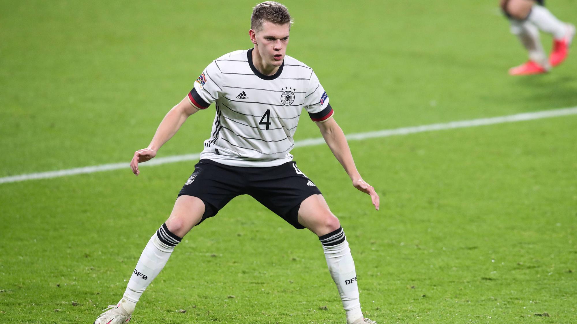 Gladbachs Abwehrchef Matthias Ginter ist auch in der Nationalelf von DFB-Bundestrainer Joachim Löw gesetzt. Auf diesem Foto ist der Innenverteidiger beim Länderspiel gegen die Ukraine in der Nations League am 14. November 2020 in Leipzig zu sehen.