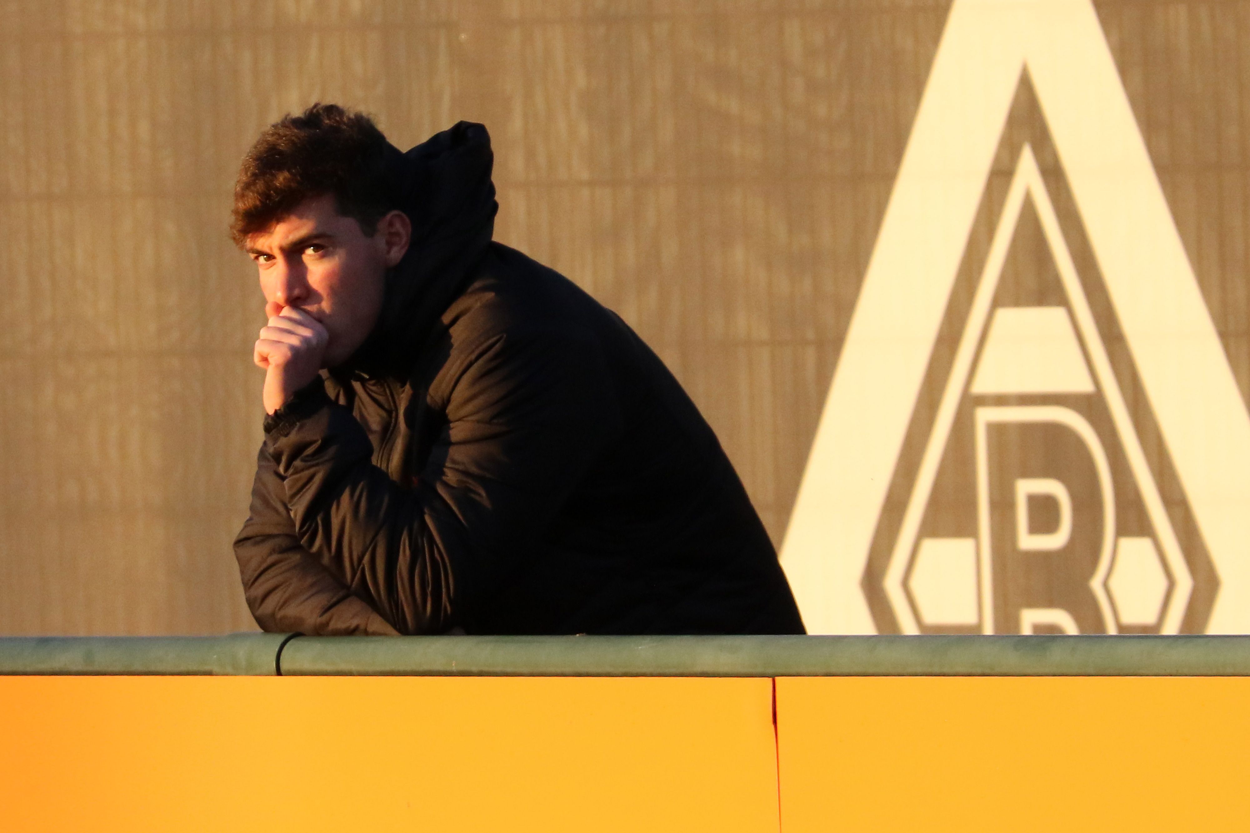 Neuzugang Joe Scally war am Dienstag nur als prominenter Zuschauer am Trainingsplatz im Borussia-Park.