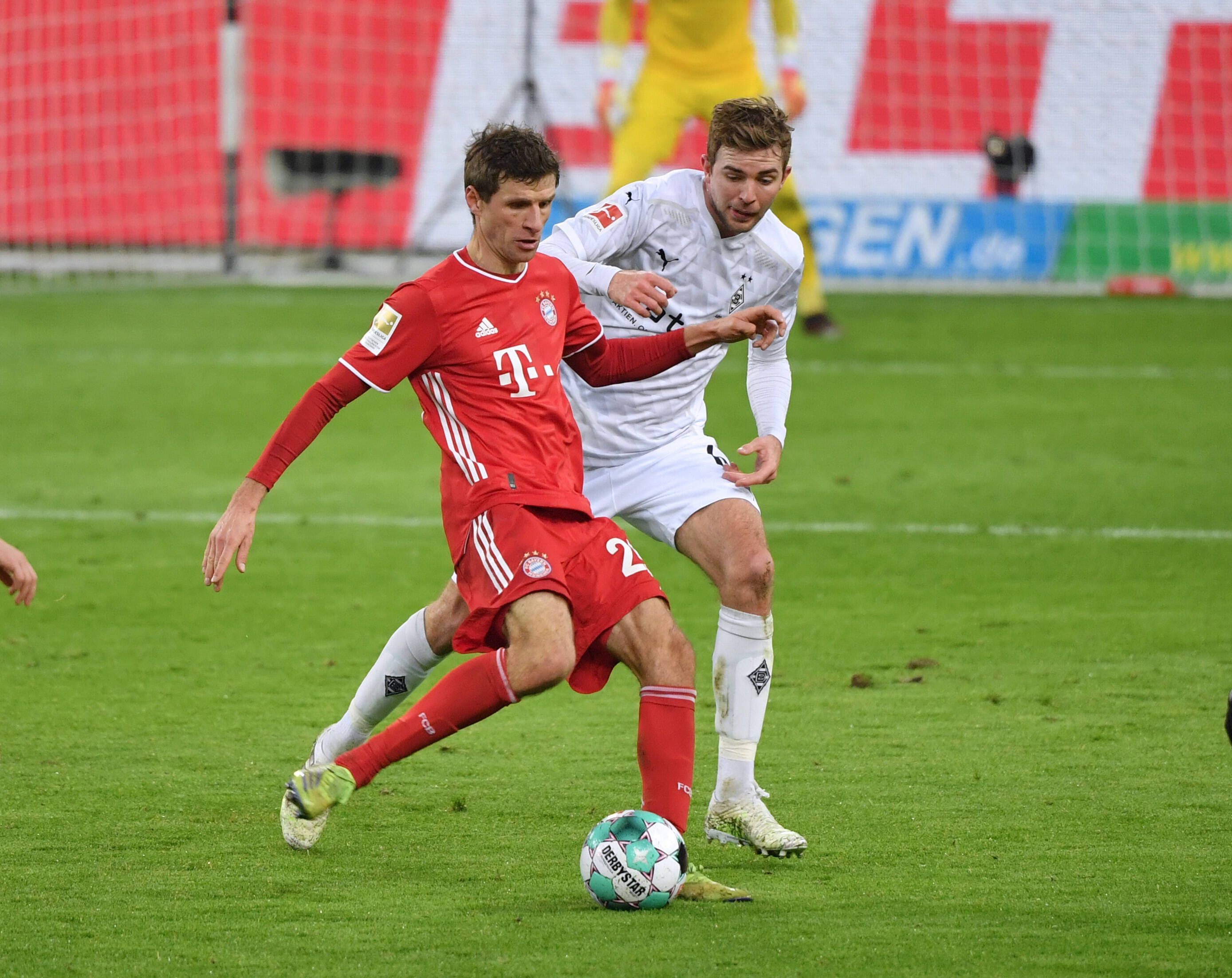 Borussias Christoph Kramer (r.) traf beim 3:2-Sieg gegen Bayern München auf Weltmeister Thomas Müller (l.).