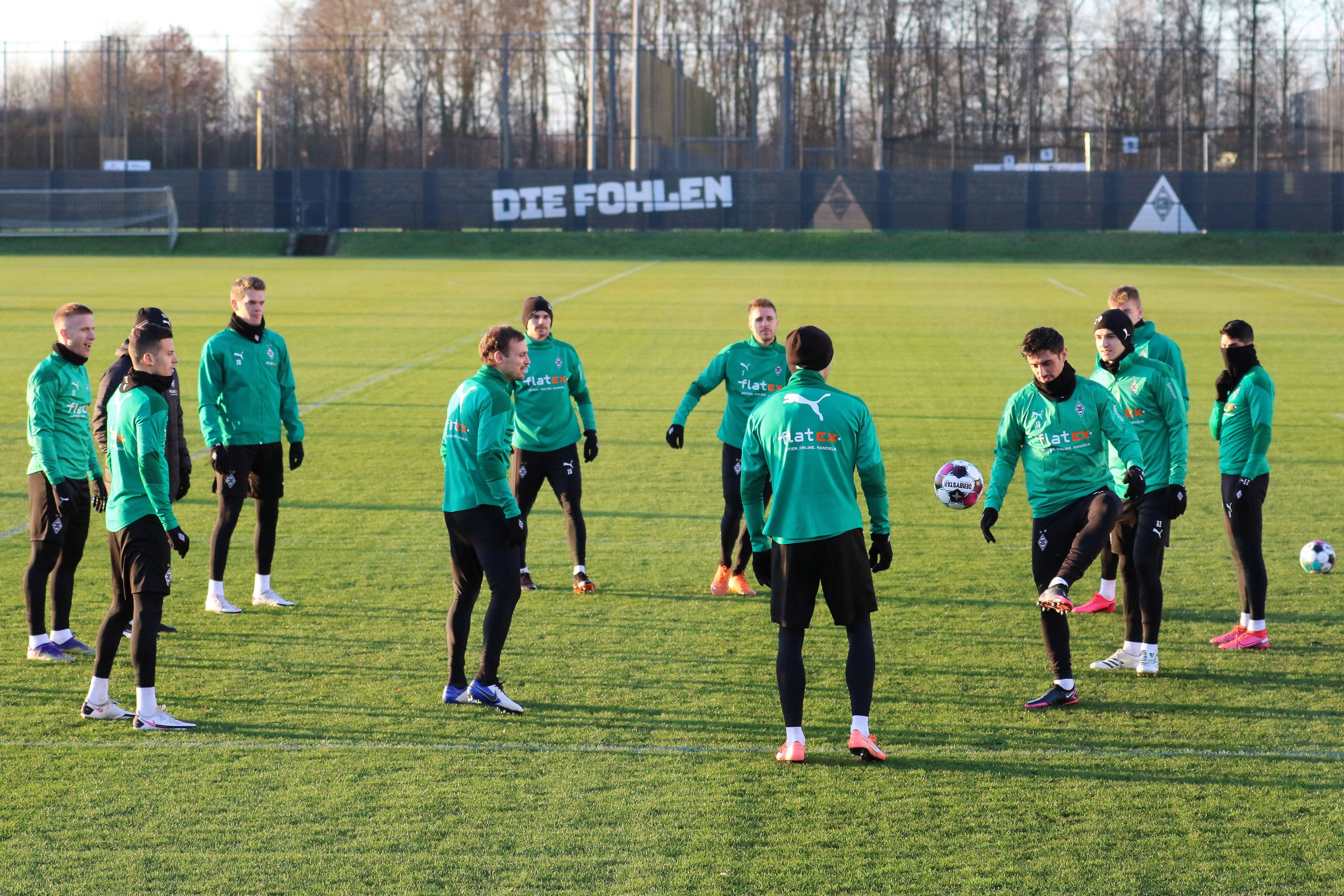 Am Dienstagnachmittag haben die Fohlen die Vorbereitung auf das Bundesliga-Spiel beim VfB Stuttgart aufgenommen. Dabei fehlten allerdings ein paar Spieler.