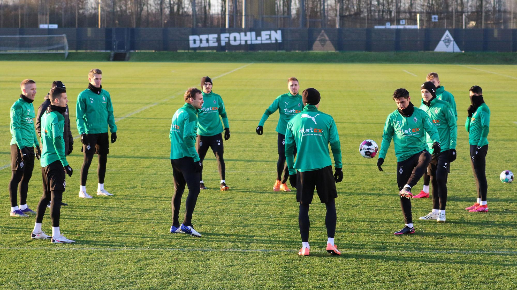 Am Dienstagnachmittag haben die Fohlen die Vorbereitung auf das Bundesliga-Spiel beim VfB Stuttgart aufgenommen. Dabei fehlten allerdings ein paar Spieler.