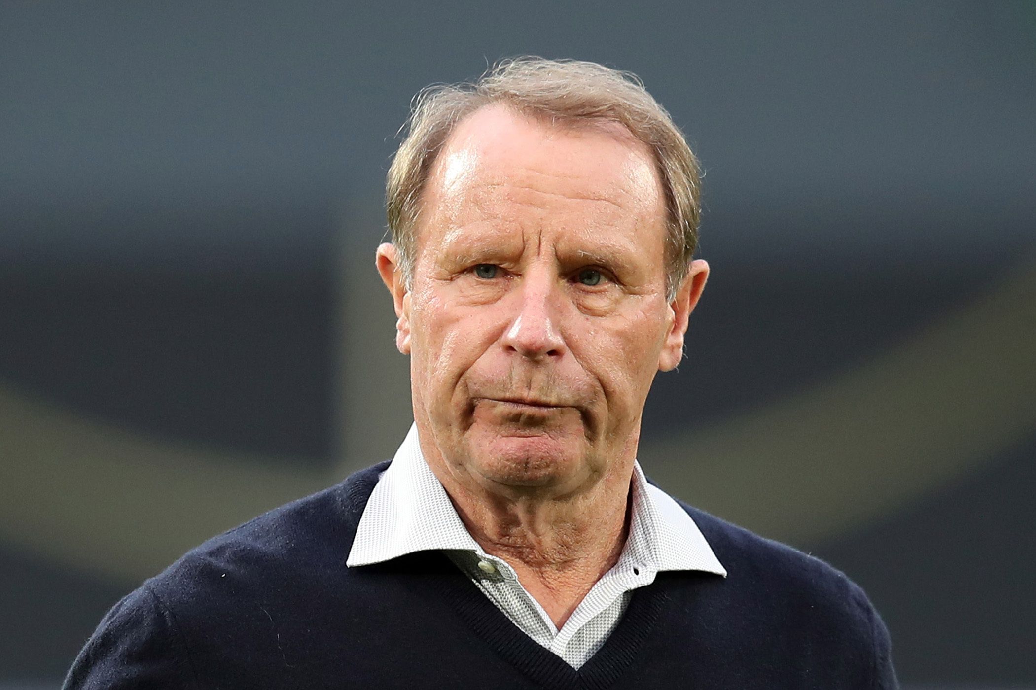 Fohlen-Legende Berti Vogts läuft bei einem Benefiz-Spiel des DFB in Fürth im Oktober 2019 über den Platz.