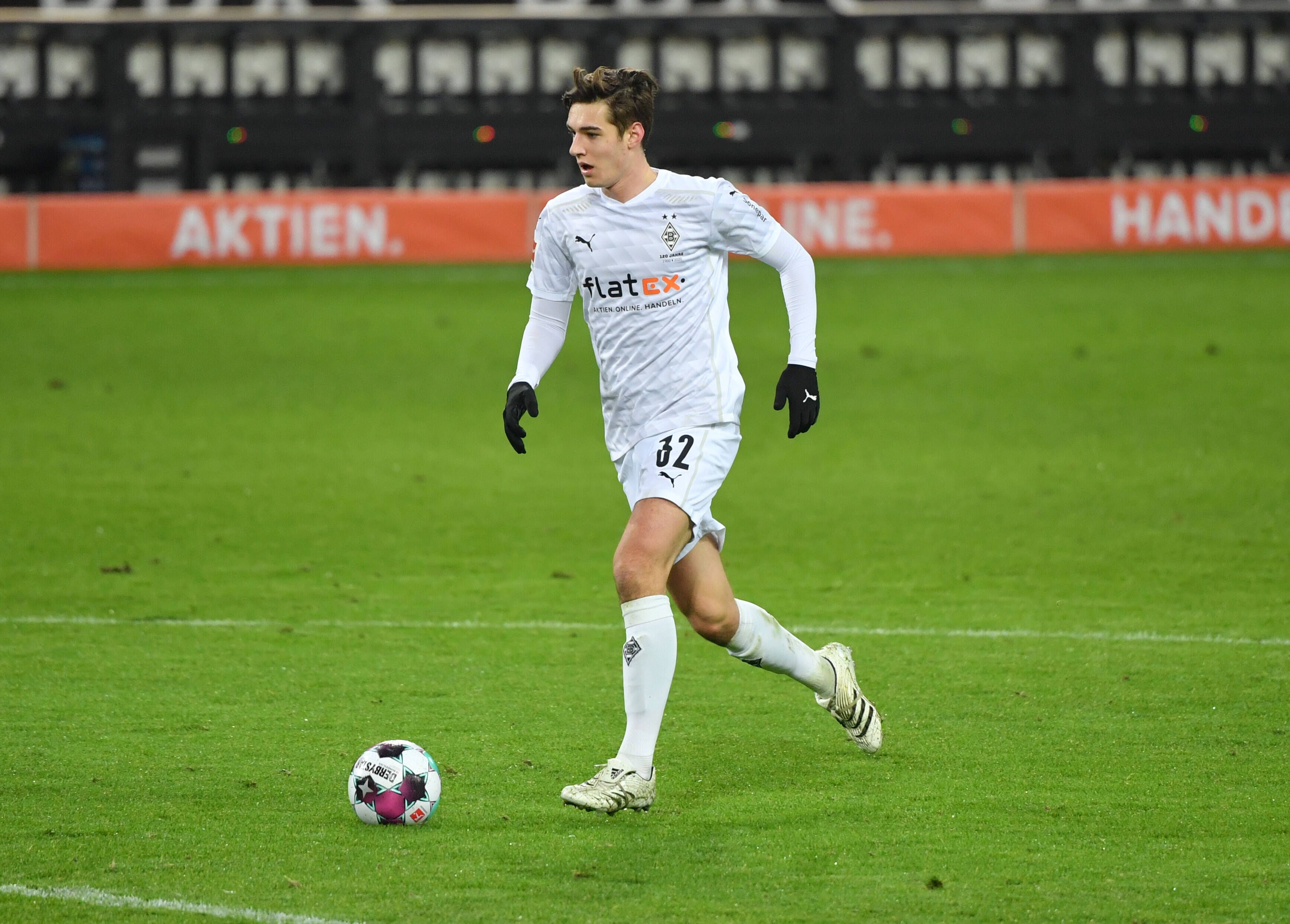 Gladbachs Florian Neuhaus, hier beim Sieg gegen Bayern, könnte den Verein im Sommer verlassen.