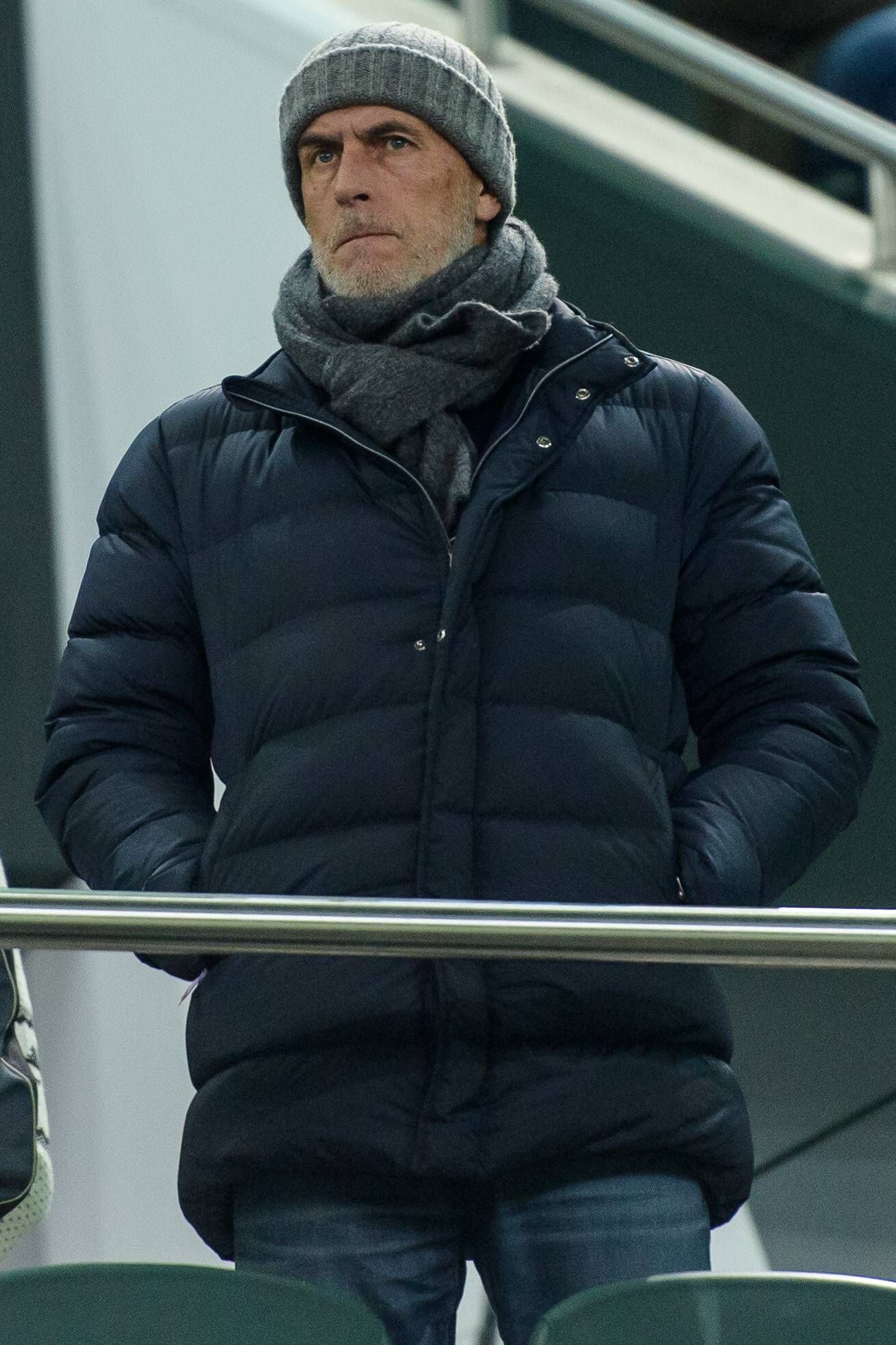 Michael Frontzeck ist während eines Bundesliga-Spiels im Dezember 2018 zu Gast im Borussia-Park.