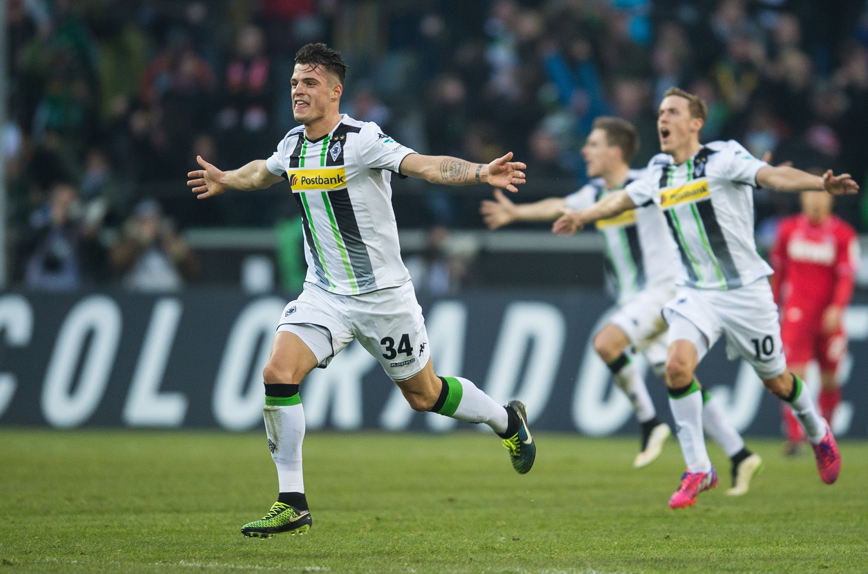 Granit Xhaka setzt am 14. Februar 2015 Borussia im Derby gegen den 1. FC Köln zu einem furiosen Jubellauf an.