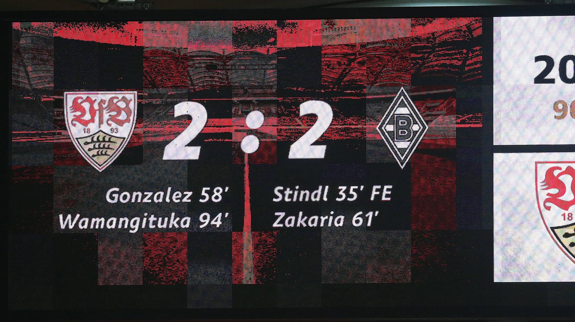 Die Anzeigetafel in der Mercedes-Benz-Arena zeigt den Endstand des Spiels zwischen dem VfB Stuttgart und Borussia Mönchengladbach an.