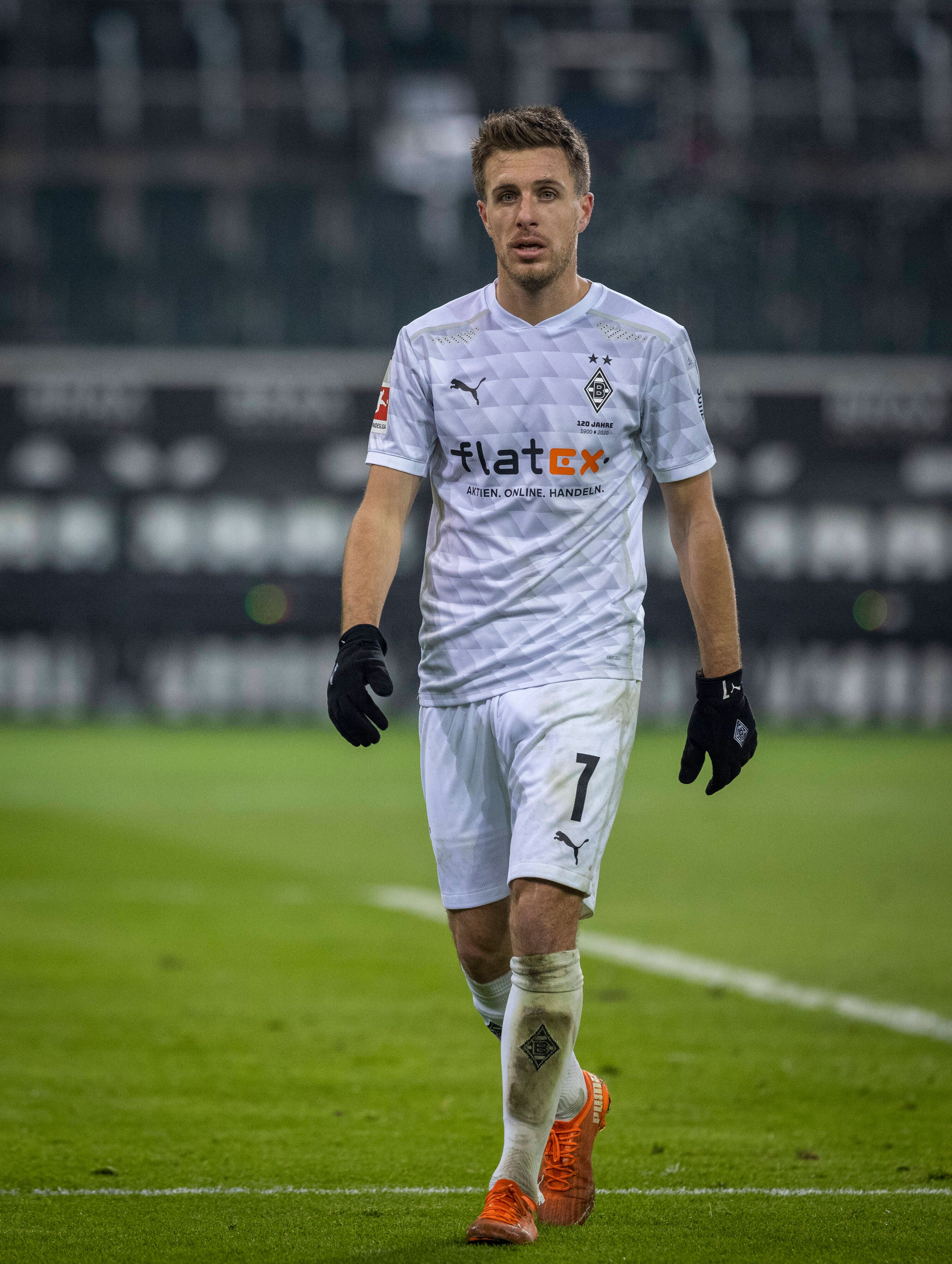 Gladbachs Patrick Herrmann läuft beim 4:1-Sieg gegen Schalke über den Rasen des Borussia-Park.
