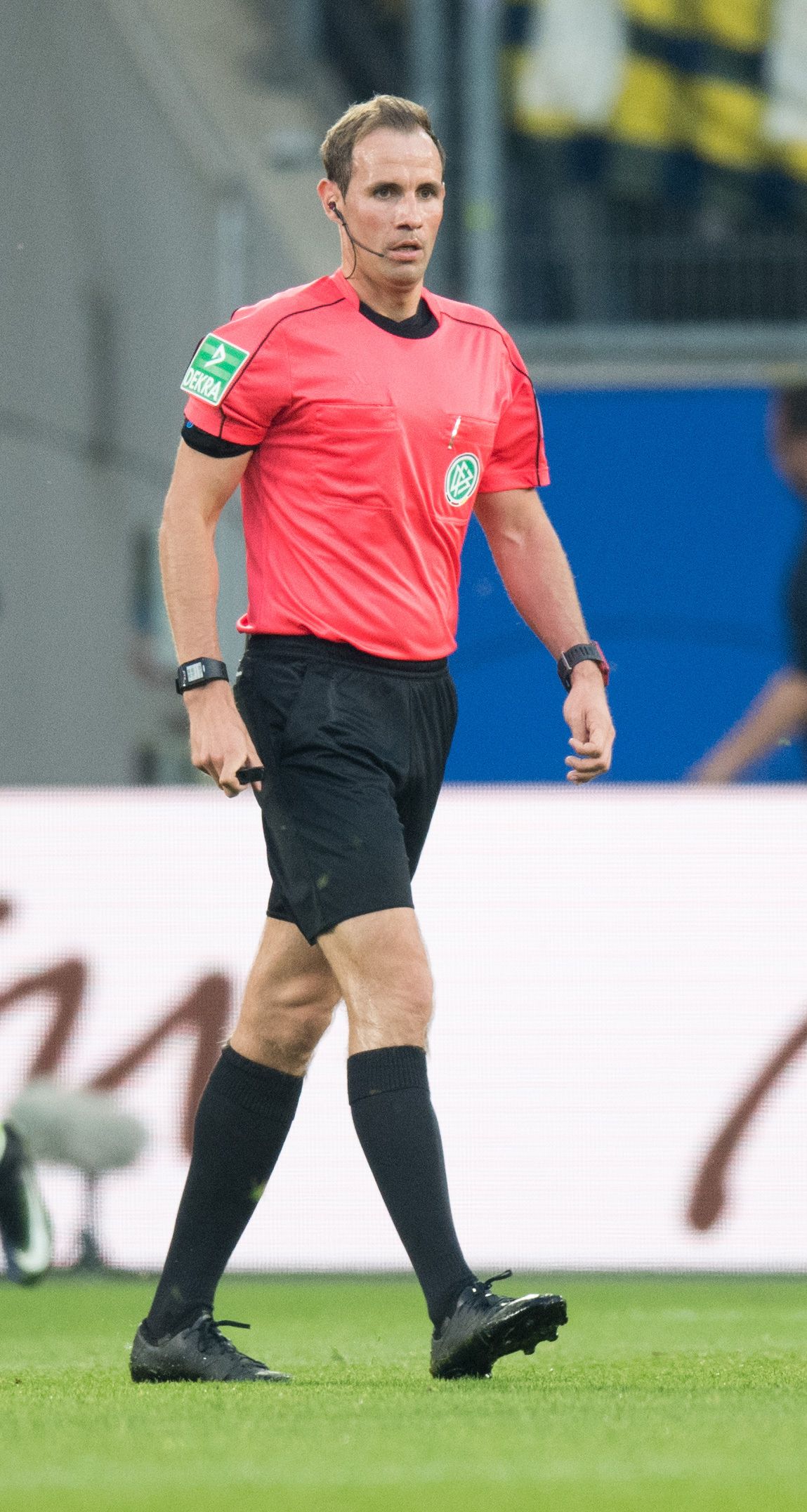 Sascha Stegemann, hier bei der Bundesliga - Relegation zwischen dem VfL Wolfsburg und Eintracht Braunschweig am 25.05.2017.