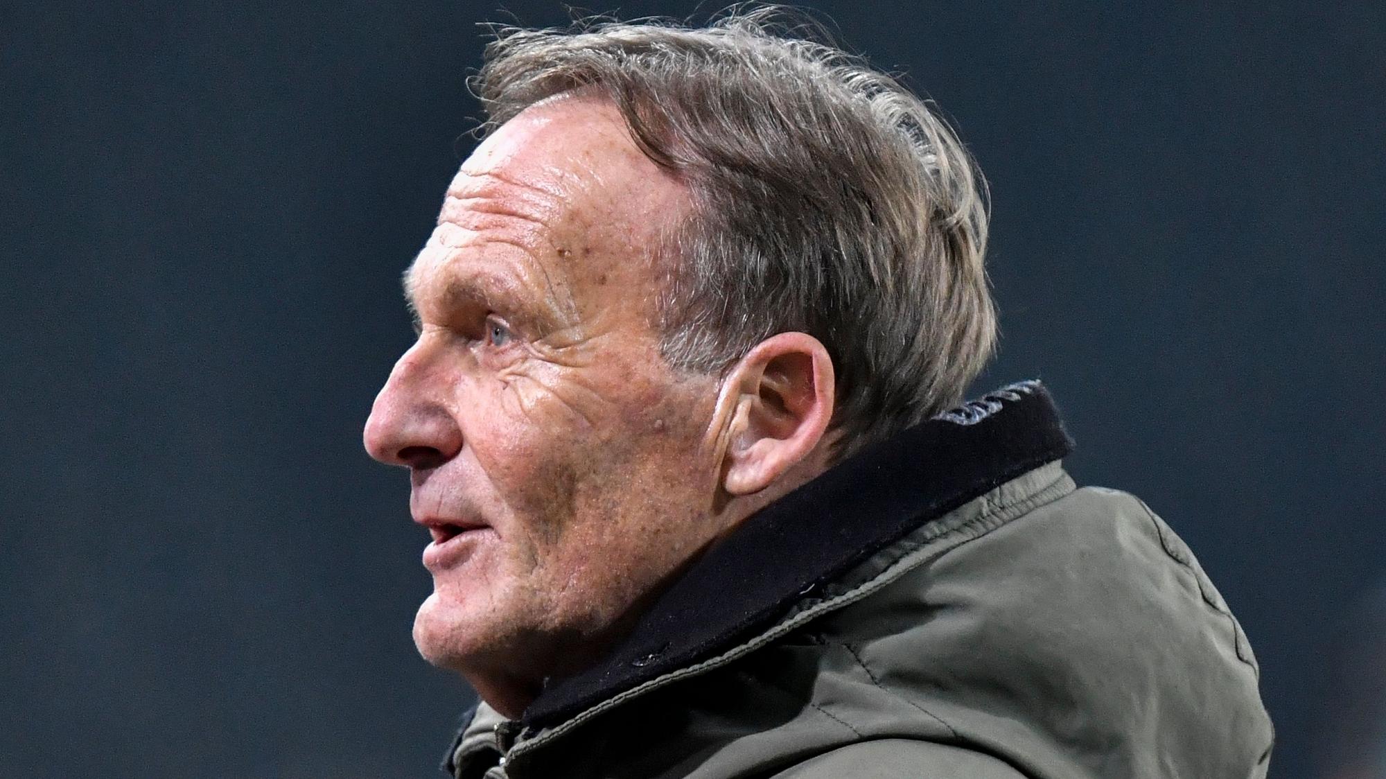 Hans-Joachim Watzke, Geschäftsführer von Borussia Dortmund, blickt im Gladbacher Borussia-Park am 23. Januar 2021 in eine TV-Kamera.