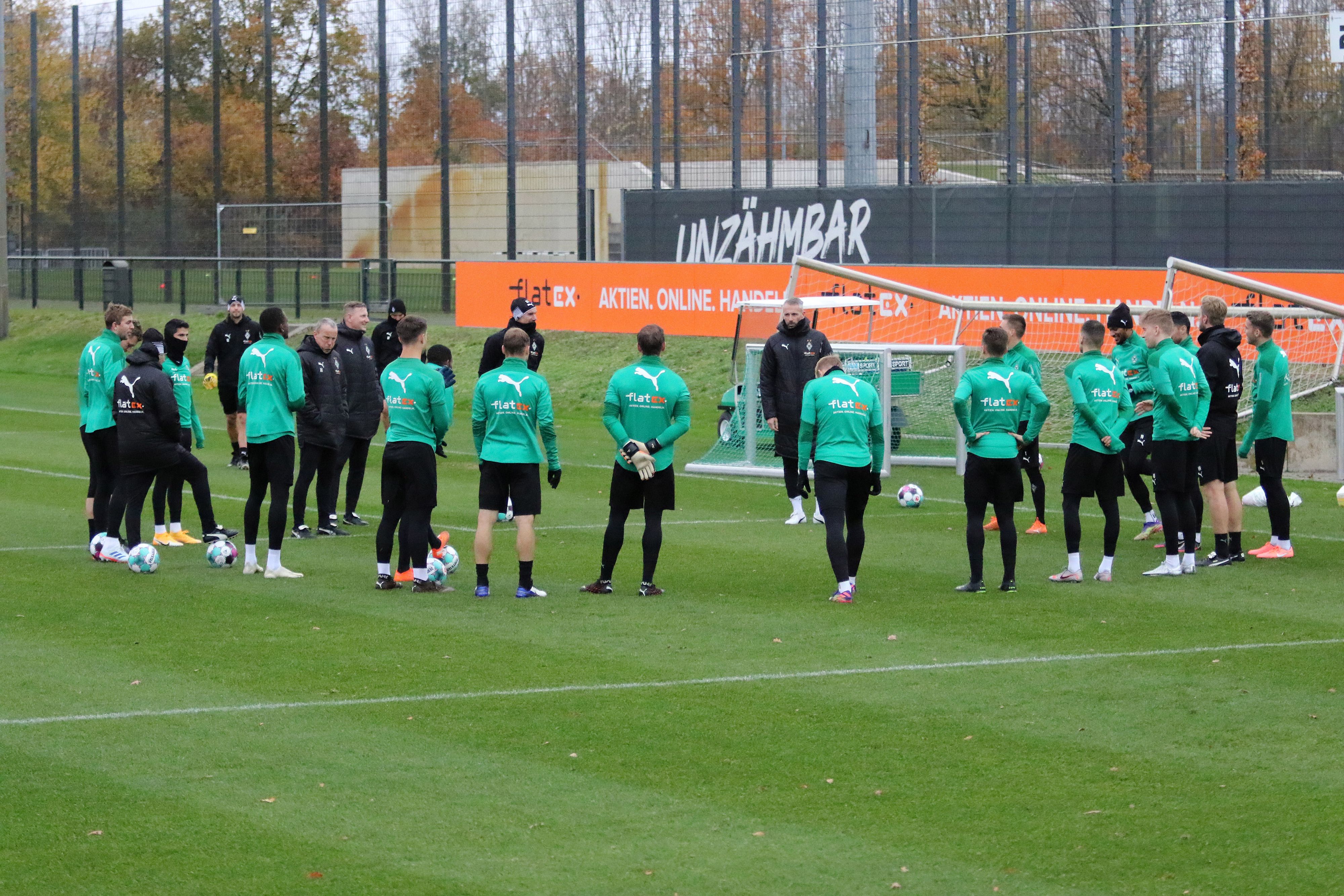 Die Fohlenelf bei einer Trainingseinheit am 17. November 2020 im Borussia-Park.