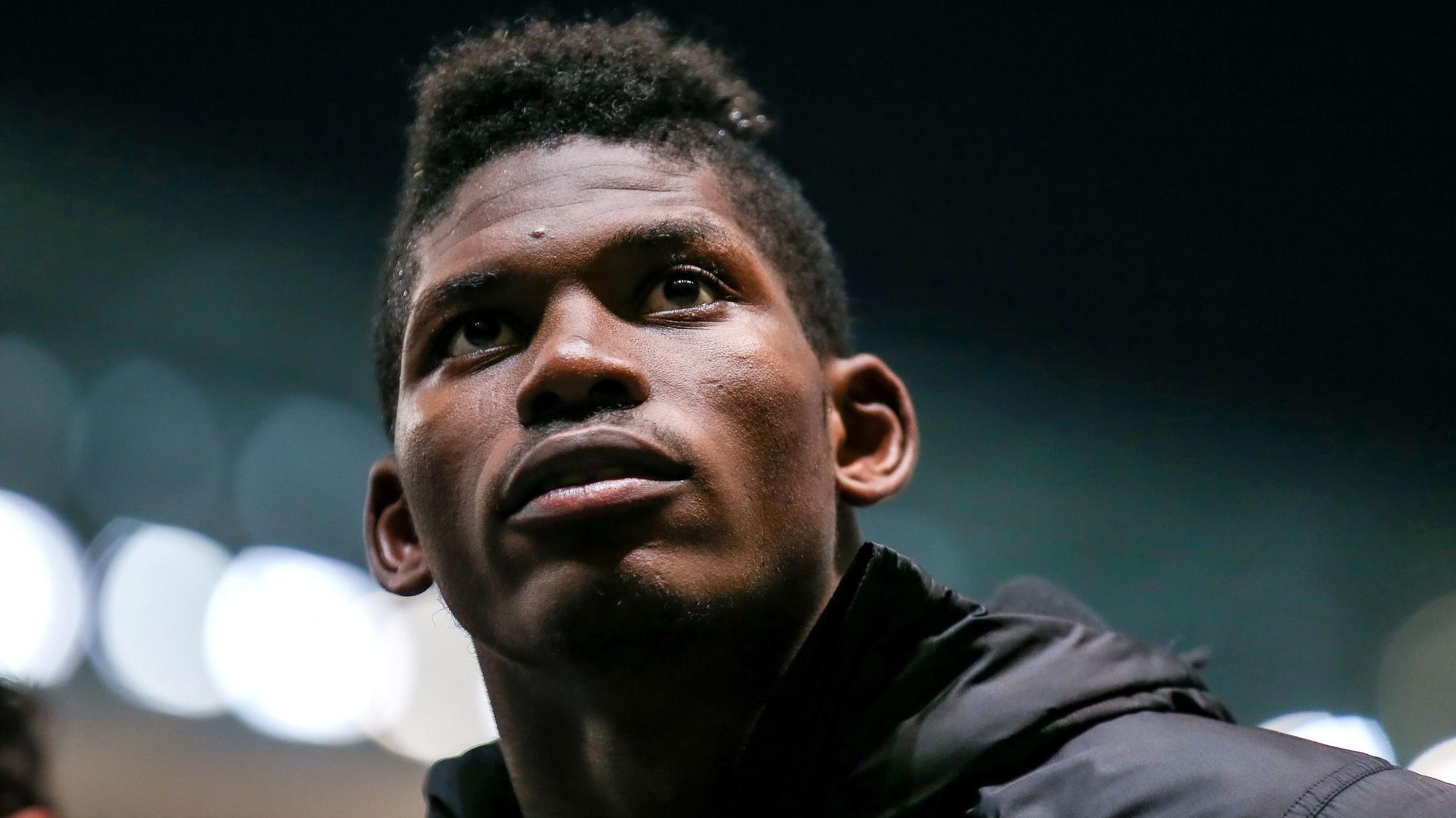 Nach einem Verstoß gegen die geltenden Coronaschutzmaßnahmen ist Borussias Breel Embolo vom Klub mit einer hohen Geldstrafe belegt worden.