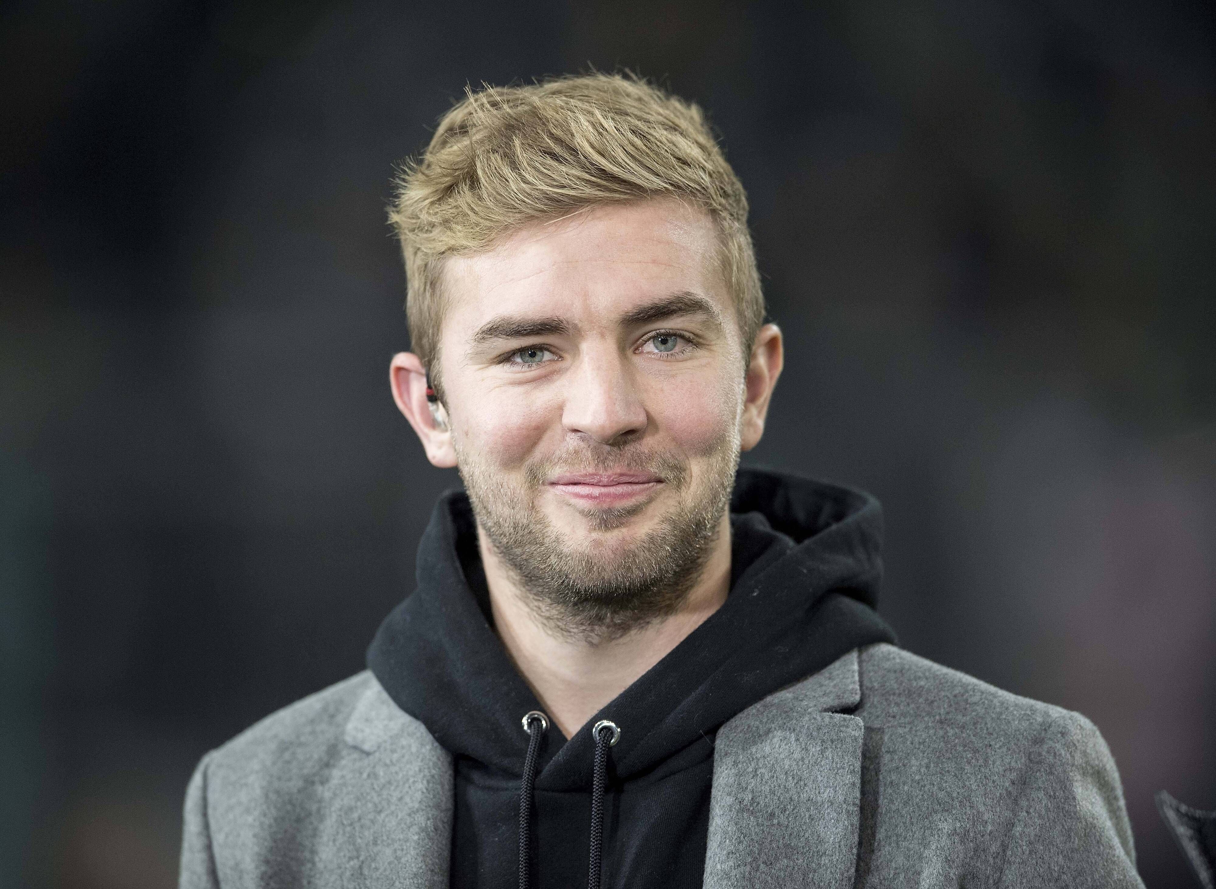 Weltmeister und Mittelfeldspieler Christoph Kramer, hier zu sehen auf einem Foto vom 25. November 2018, blickt lächelnd in die Kamera, als er das Bundesliga-Spiel zwischen Borussia Mönchengladbach und Hannover 96 verfolgt.