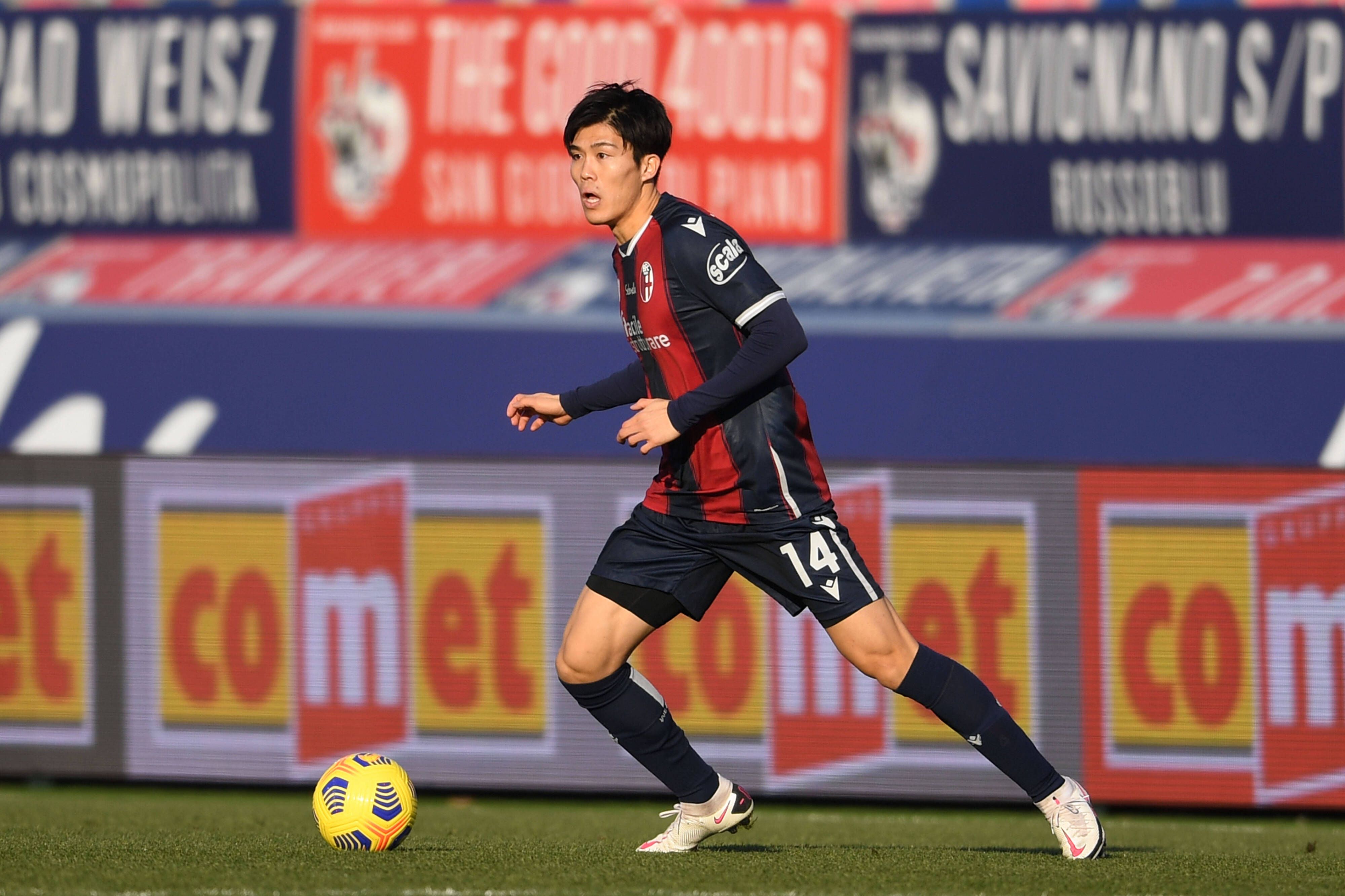 Bolognas Takehiro Tomiyasu während des Serie-A-Spiels zwischen Bologna und Hellas Verona am 16. Januar 2021.