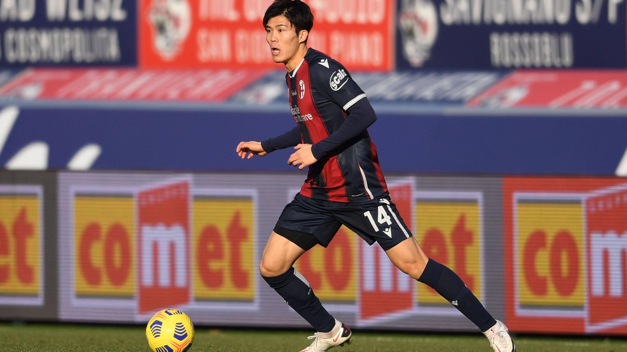 Bolognas Takehiro Tomiyasu während des Serie-A-Spiels zwischen Bologna und Hellas Verona am 16. Januar 2021.