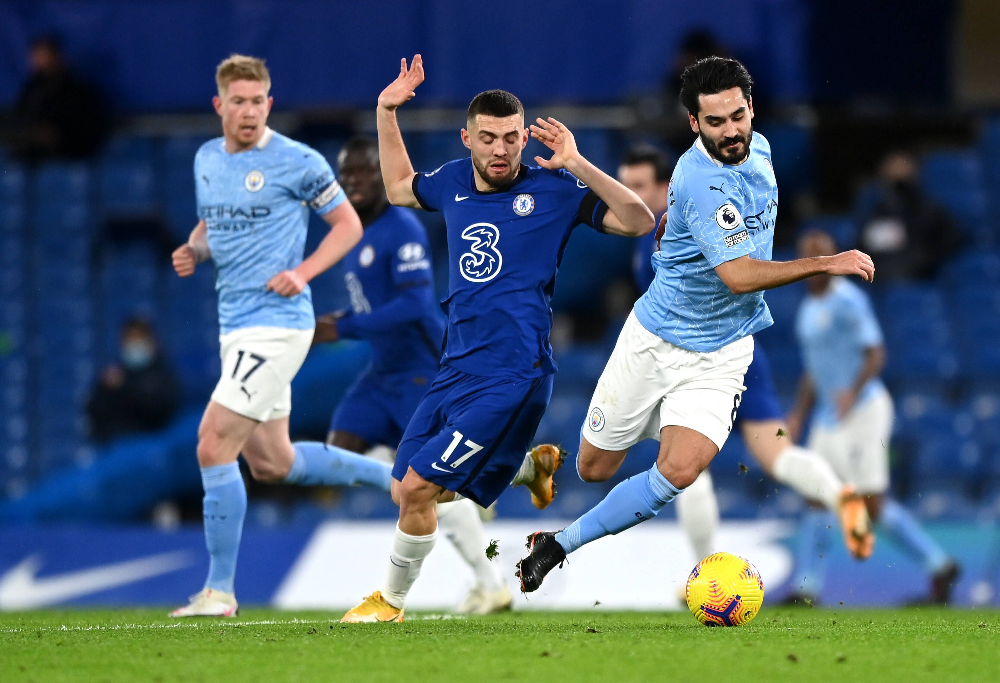 Der deutsche Nationalspieler Ilkay Gündogan (r.) war bei Manchester Citys Sieg gegen Chelsea eine der Schlüsselfiguren.