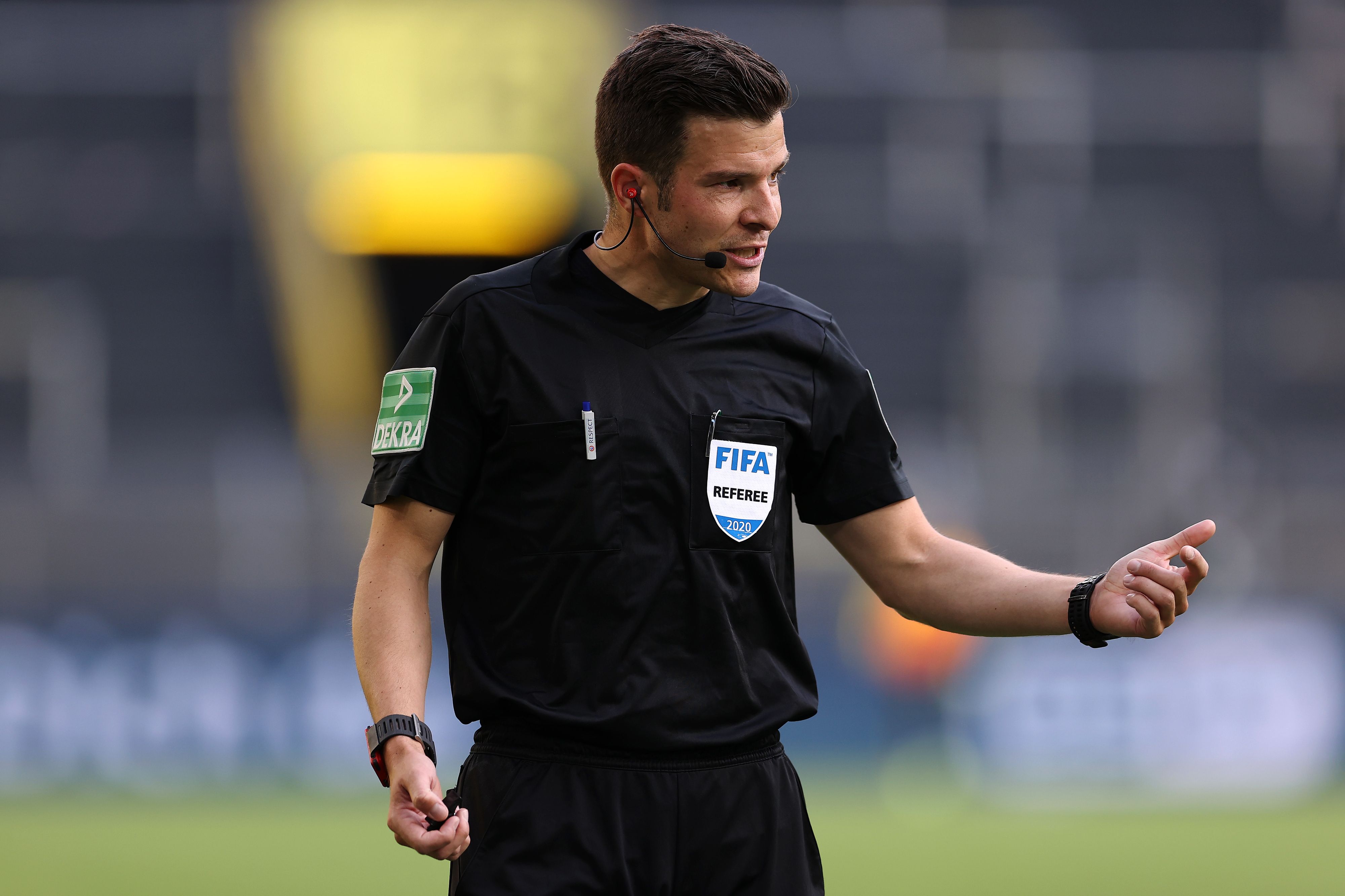 Schiedsrichter Harm Osmers, hier beim Bundesligaspiel zwischen Hertha BSC und Borussia Dortmund am 6.6.20.