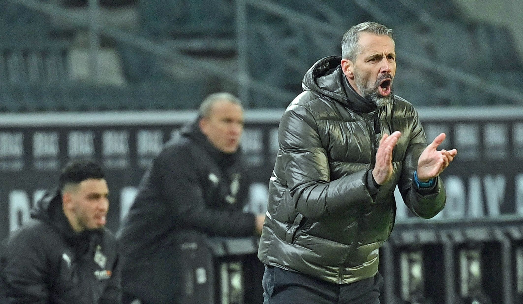 Marco Rose, Trainer der Gladbacher Borussia, klatscht am 8. Januar 2021 beim 3:2-Sieg gegen den FC Bayern München in die Hände.