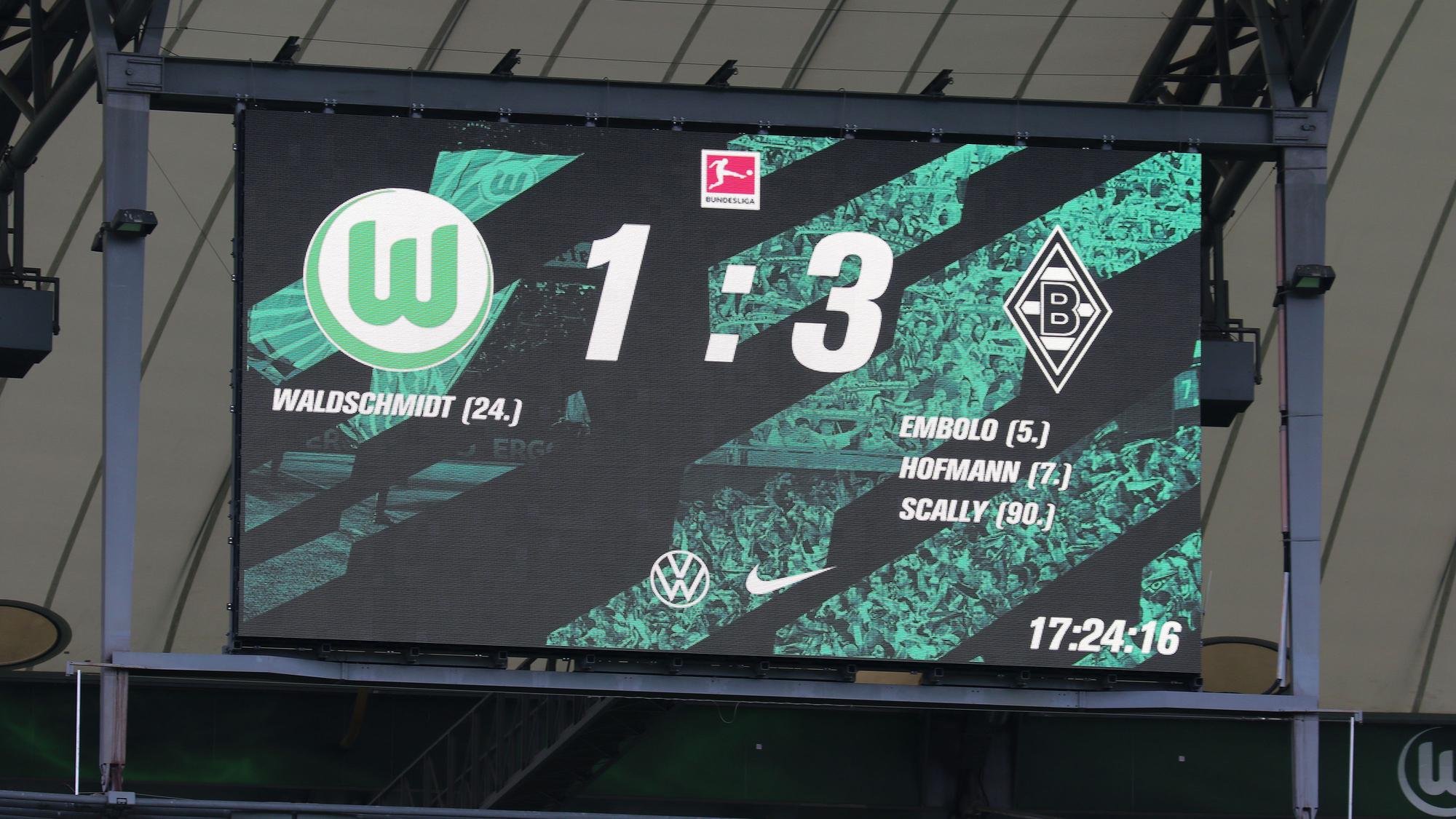 Die Anzeigetafel in der VW-Arena in Wolfsburg zeigt das Endergebnis zwischen dem VfL Wolfsburg und Borussia Mönchengladbach am 2. Oktober 2021.