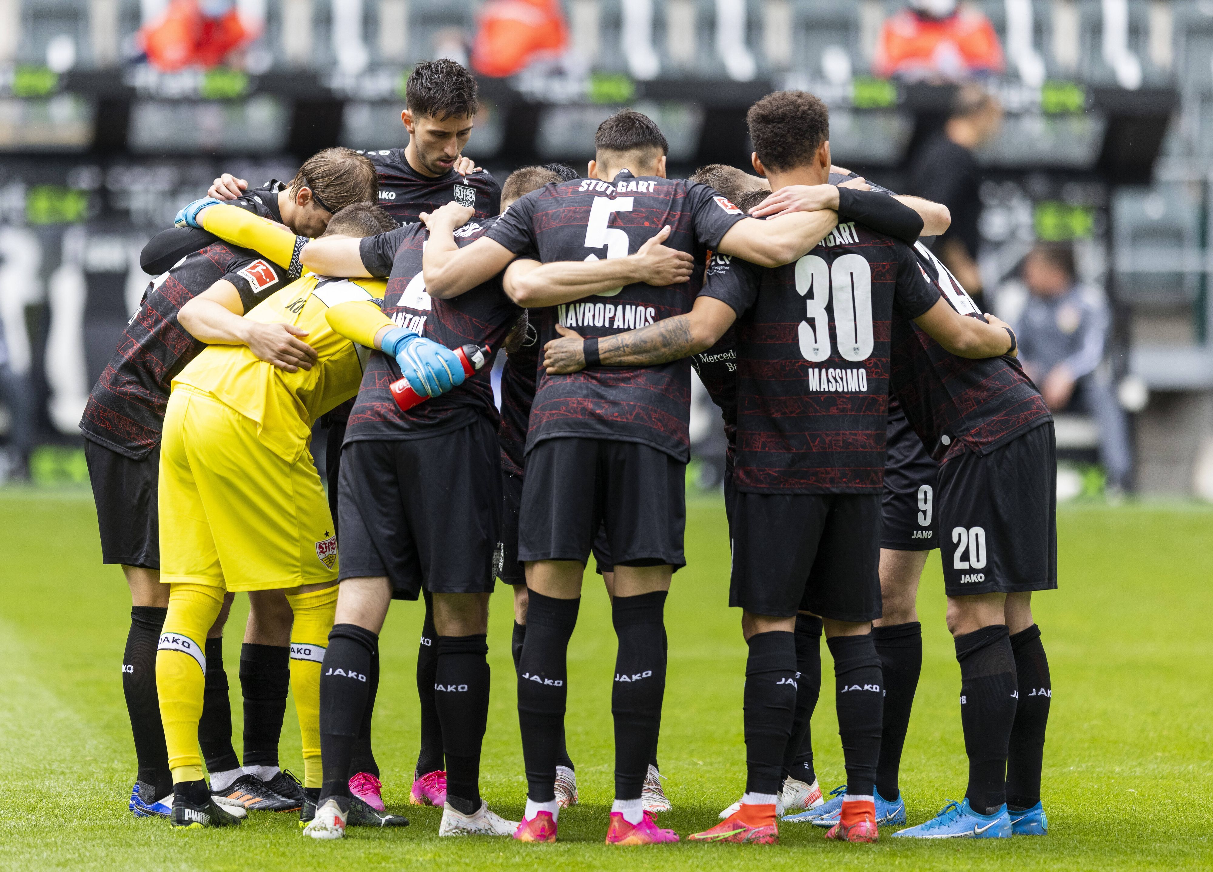 Die Mannschaft des VfB Stuttgart, hier zu sehen am 15. Mai im Gladbacher Borussia-Park, hat einen weiteren Coronafall zu beklagen.