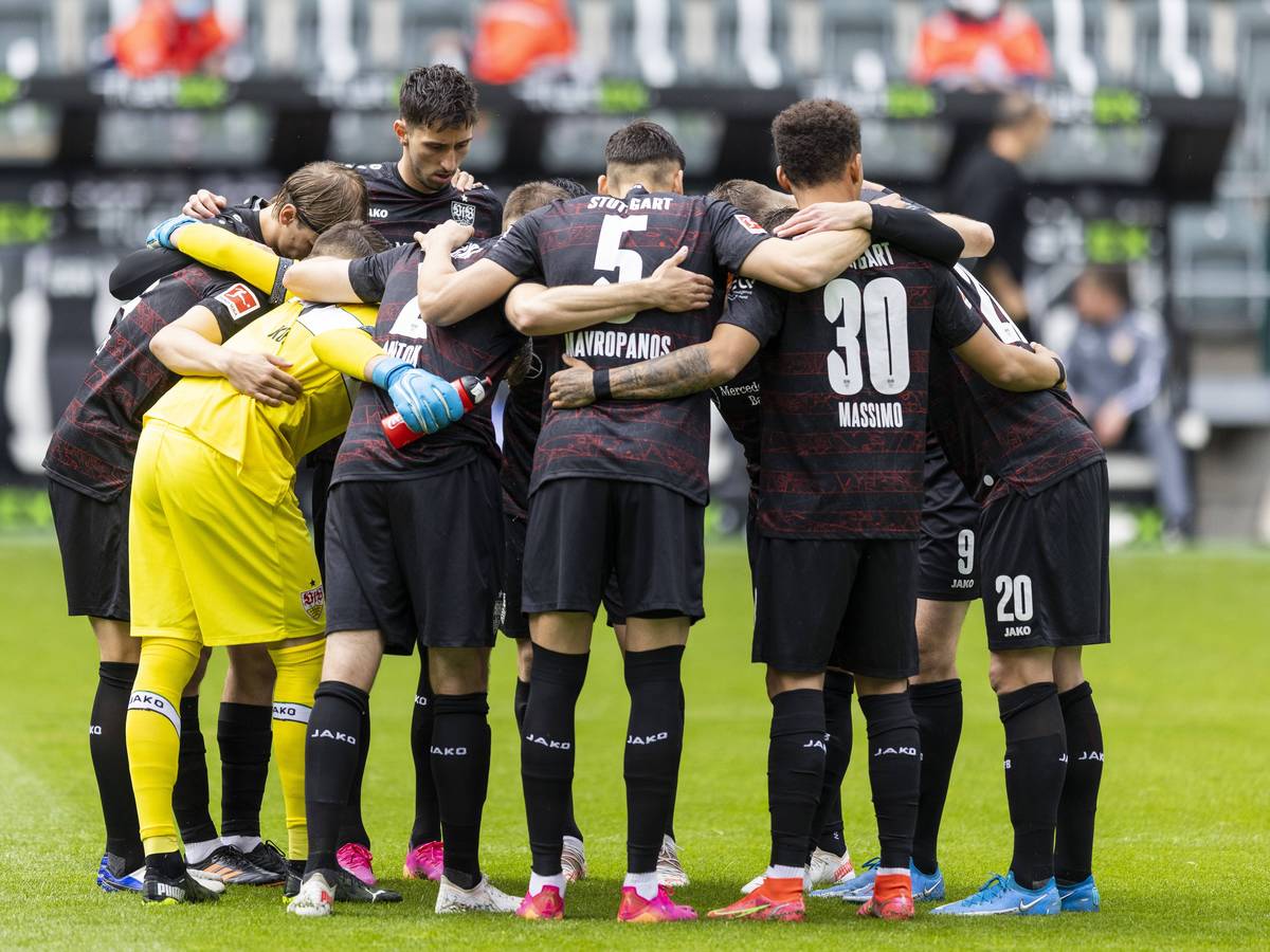 Die Mannschaft des VfB Stuttgart, hier zu sehen am 15. Mai im Gladbacher Borussia-Park, hat einen weiteren Coronafall zu beklagen.