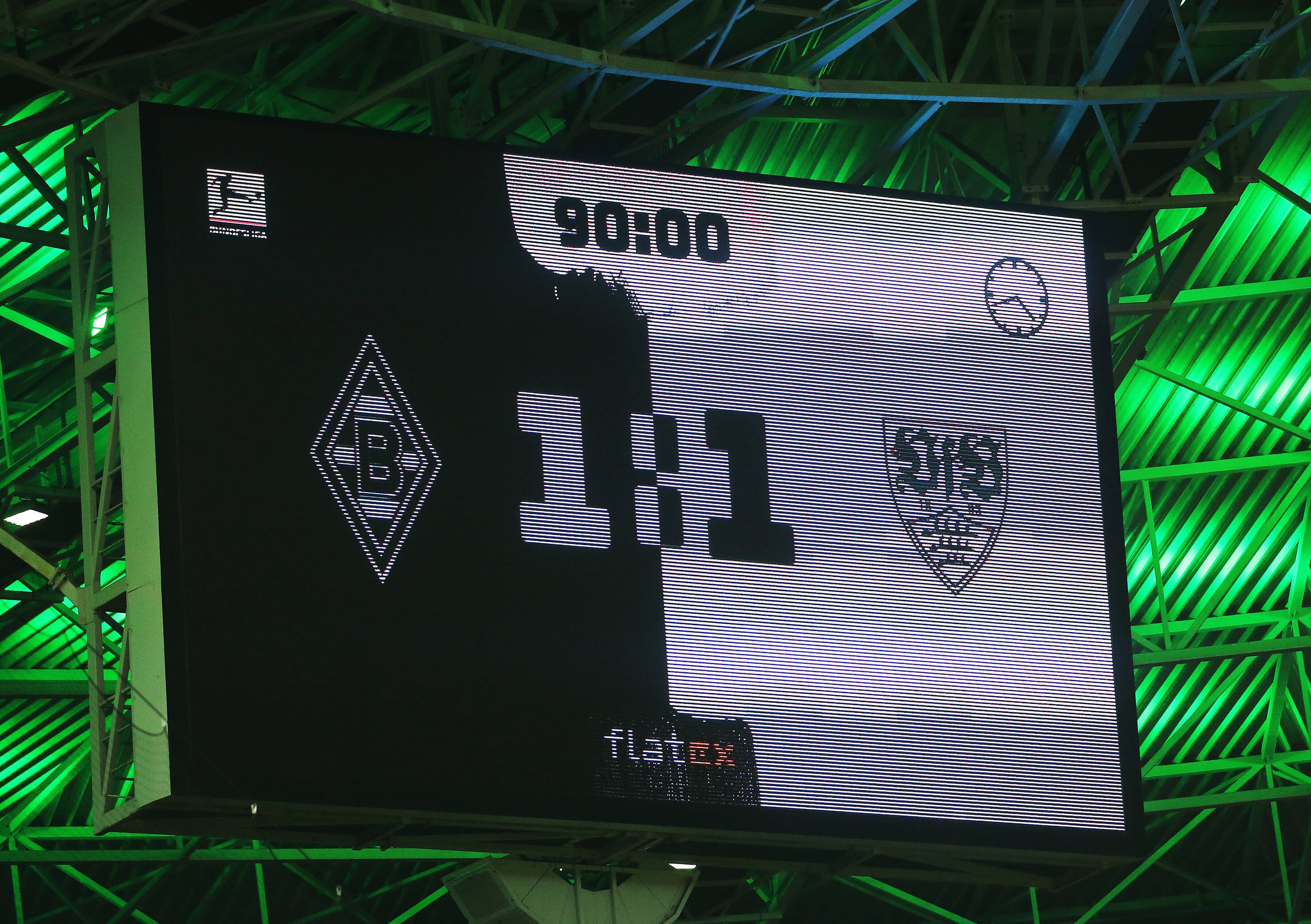 Die Anzeigetafel im Borussia-Park zeigt das Endergebnis (1:1) nach dem Duell zwischen Borussia Mönchengladbach und dem VfB Stuttgart am 16.Oktober. 2021.