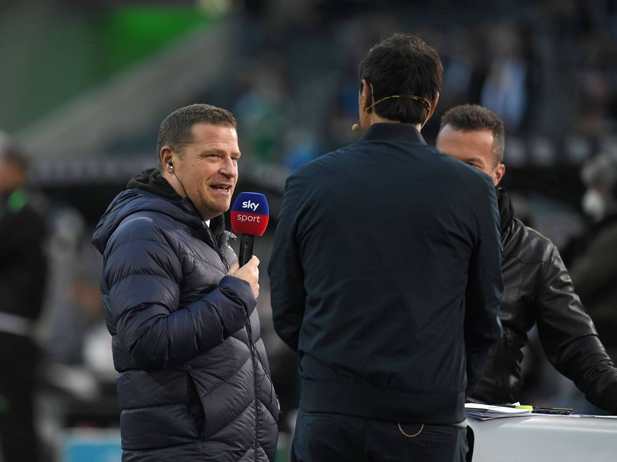 Borussias Sportdirektor Max Eberl (l.), hier im Interview mit "Sky" am 16. Oktober 2021 nach dem 1:1 gegen den VfB Stuttgart