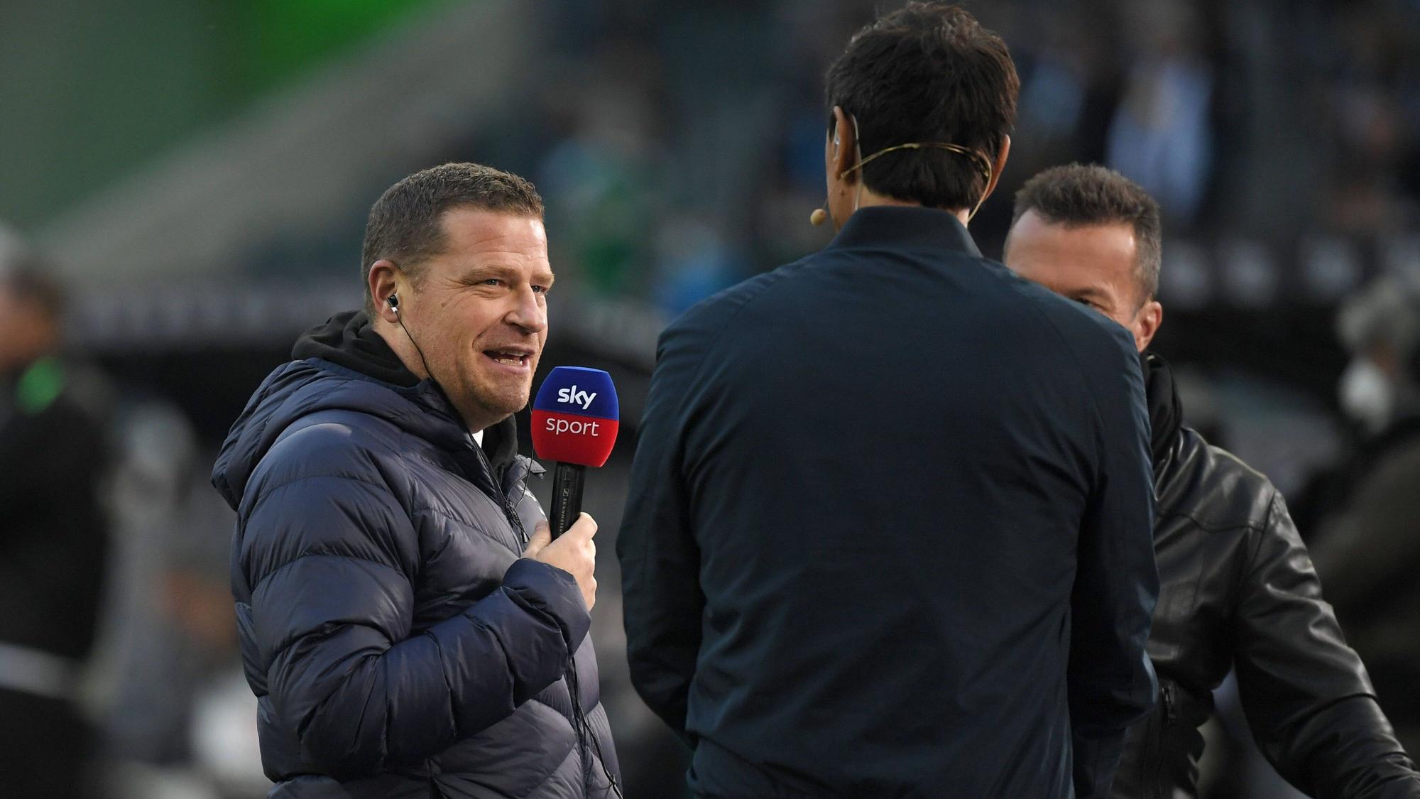 Borussias Sportdirektor Max Eberl (l.), hier im Interview mit "Sky" am 16. Oktober 2021 nach dem 1:1 gegen den VfB Stuttgart