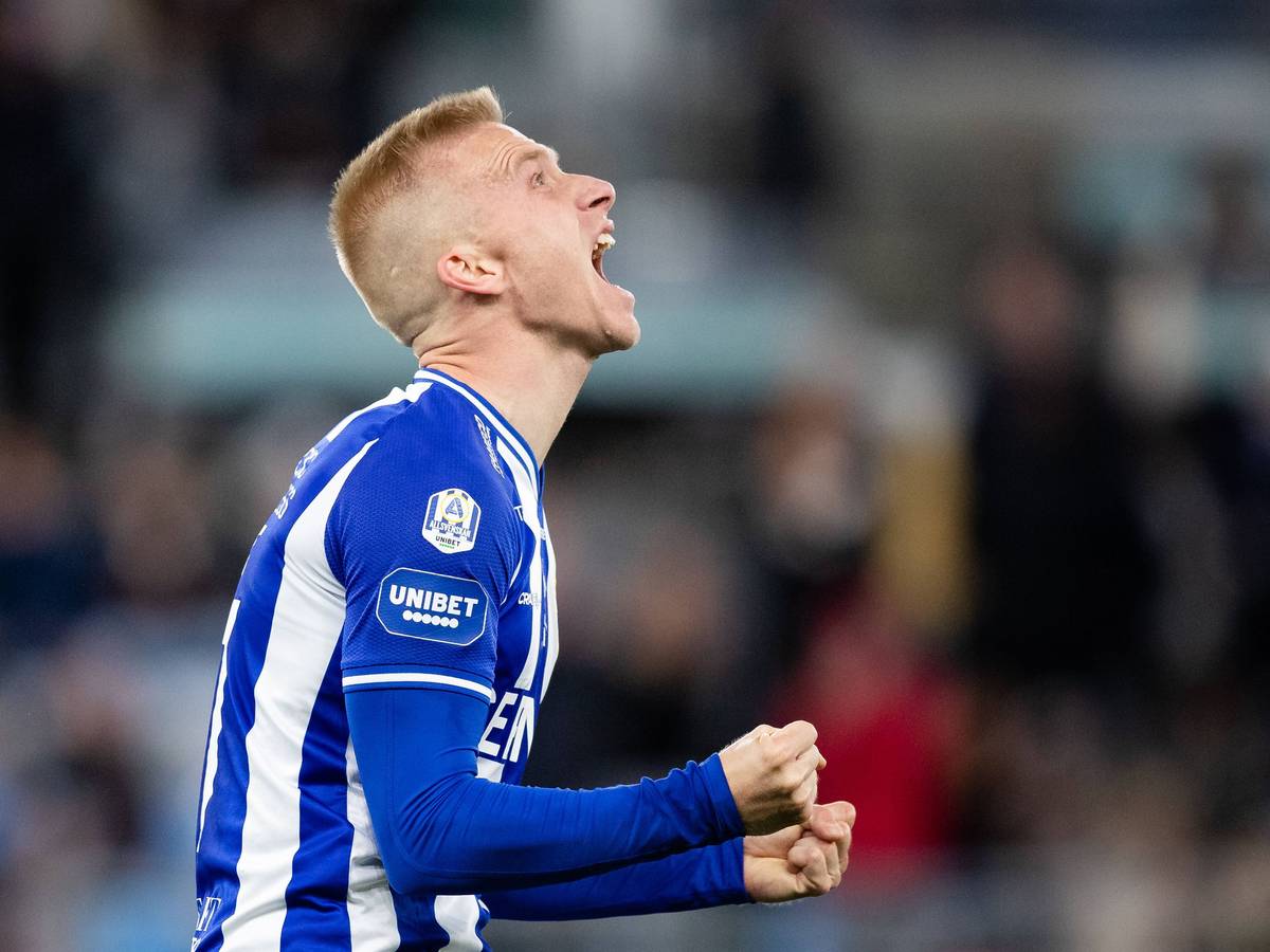 Oscar Wendt, ehemaliger Profi von Fußball-Bundesligist Borussia Mönchengladbach, bejubelt am 17. Oktober 2021 einen seiner beiden Treffer für den schwedischen Klub IFK Göteborg. Wendt ballt die Fäuste zusammen und schreit seine Freude heraus.