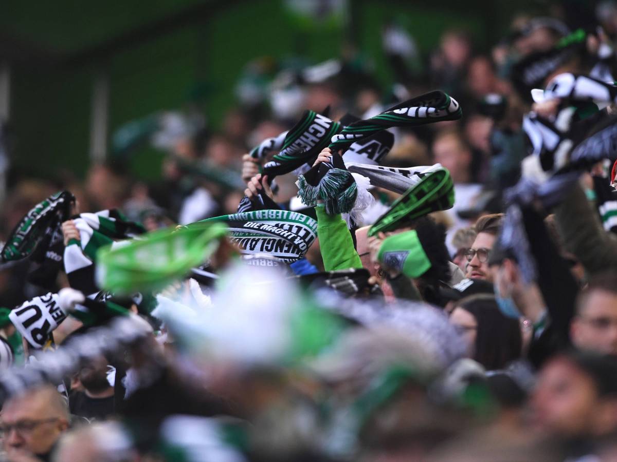 Fans von Borussia Mönchengladbach bei einem Bundesliga-Spiel (16. Oktober 2021) im Borussia-Park.