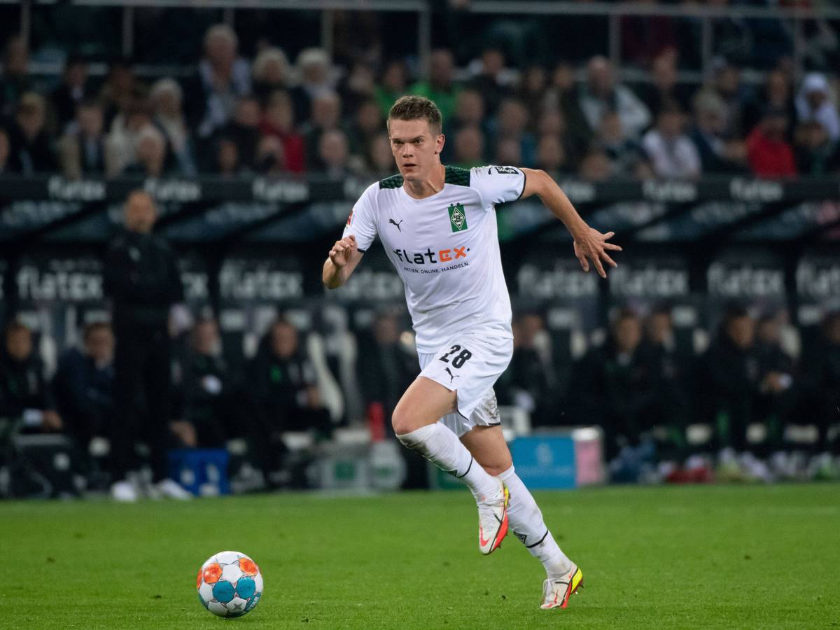 Matthias Ginter von Borussia Moenchengladbach im Bundesliga-Duell mit dem VfB Stuttgart am 16. Oktober 2021 im Borussia-Park.
