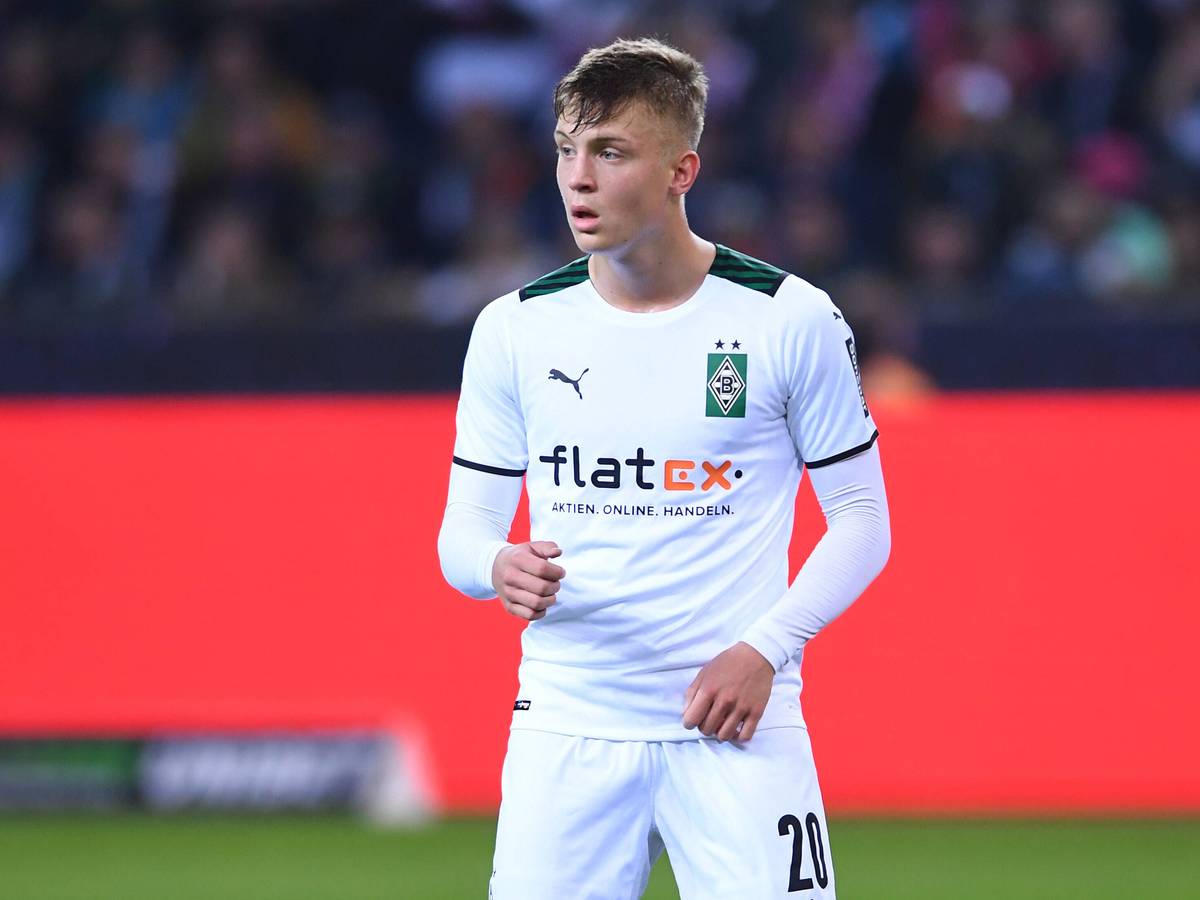 Luca Netz von Borussia Mönchengladbach während des Bundesliga-Duells mit dem VfB Stuttgart am 16. Oktober 2021 im Borussia-Park.