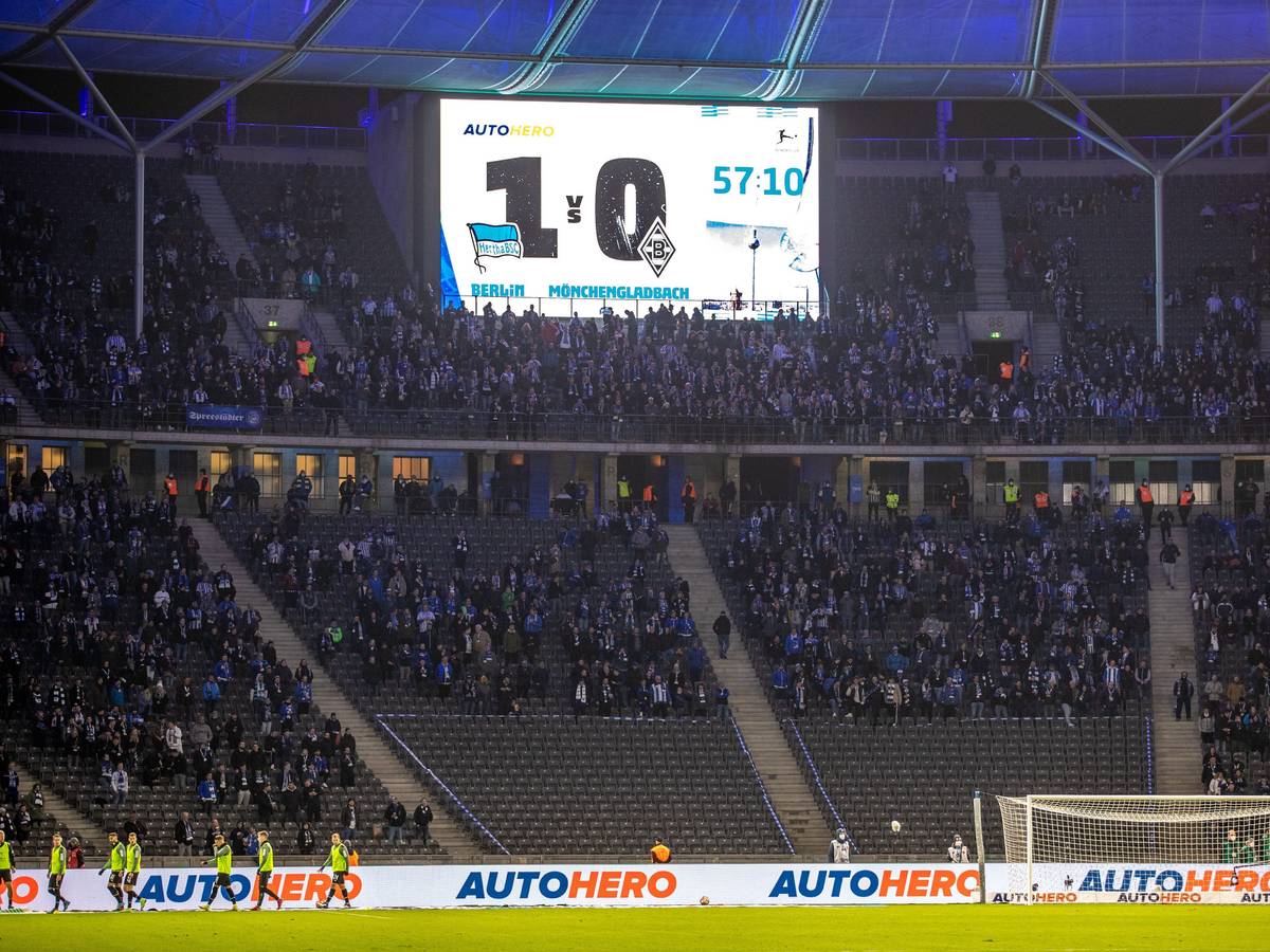 Die Anzeigetafel im Berliner Olympiastadion zeigt das Endergebnis im Bundesliga-Spiel des 9. Spieltags. Borussia Mönchengladbach unterlag am Samstag (23. Oktober) Hertha BSC mit 0:1.