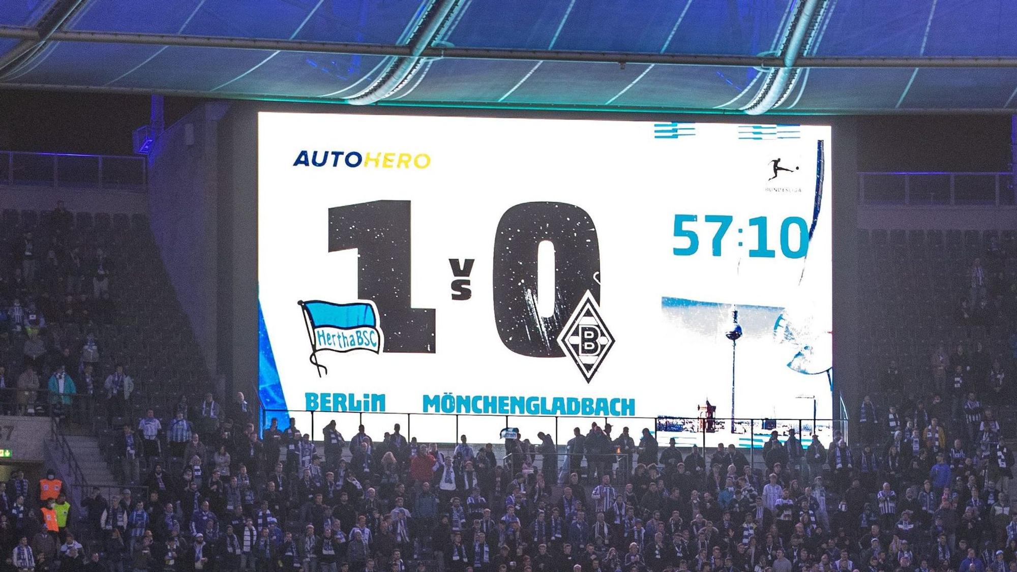Die Anzeigetafel im Berliner Olympiastadion zeigt das Endergebnis im Bundesliga-Spiel des 9. Spieltags. Borussia Mönchengladbach unterlag am Samstag (23. Oktober) Hertha BSC mit 0:1.