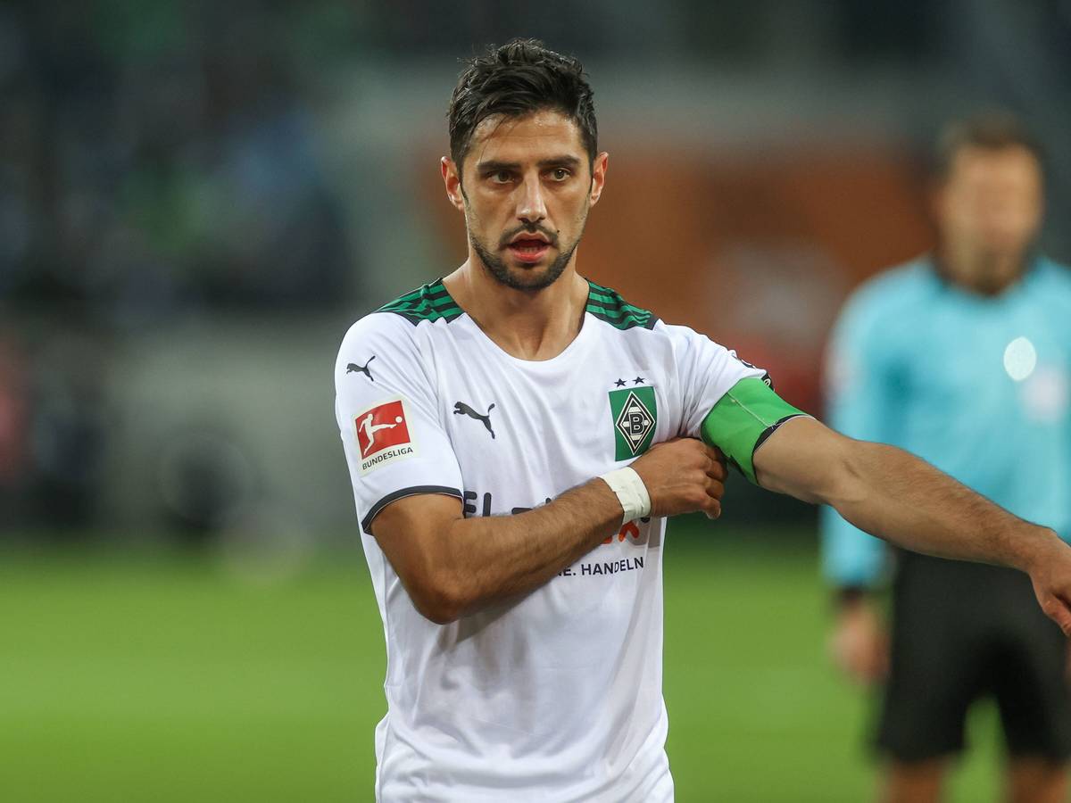 Lars Stindl, Kapitän von Borussia Mönchengladbach, beim Bundesliga-Match zwischen Gladbach und Stuttgart am 16. Oktober 2021 im Borussia-Park.