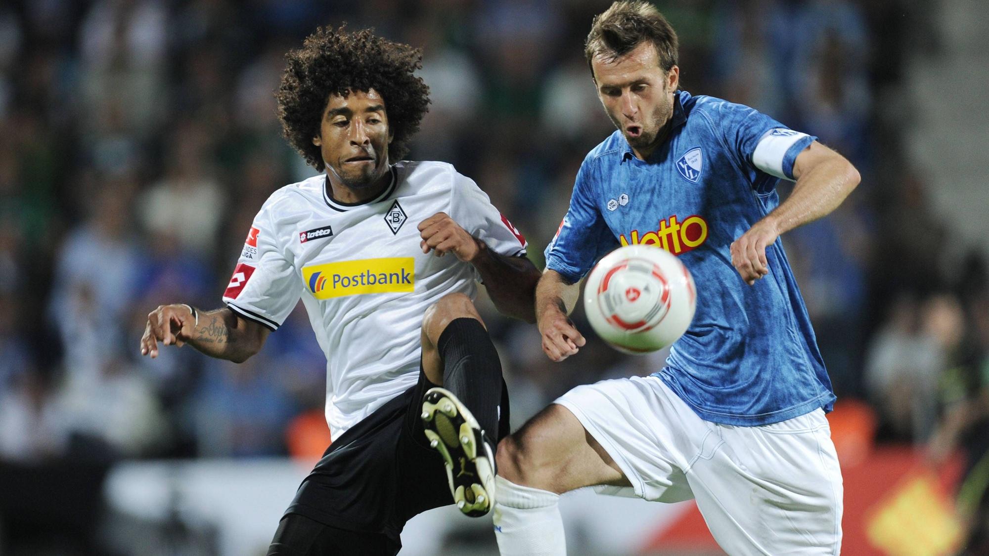 Ex-Borussen Dante Bonfim (l.) im Zweikampf mit Bochums Christoph Dabrowski (r.) am 25. Mai 2011 beim Relegationsspiel .