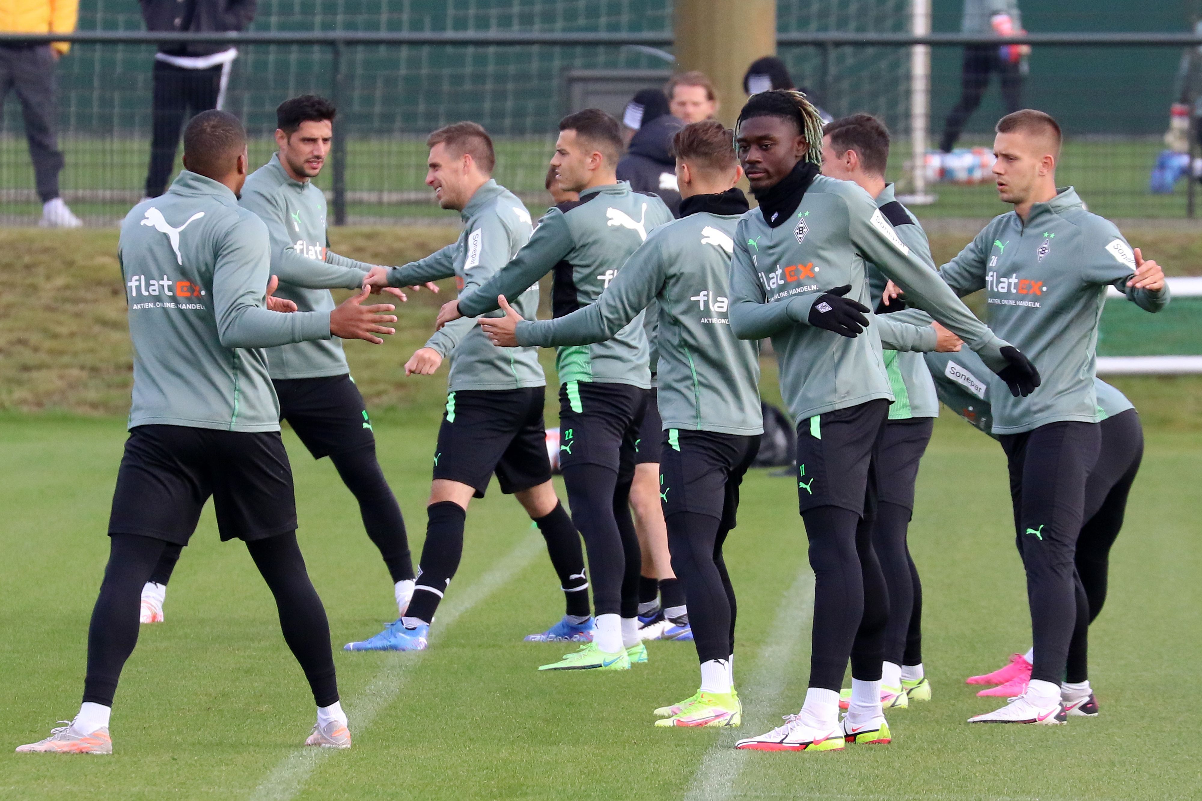 Die Mannschaft von Borussia Mönchengladbach bei einer Trainingseinheit im Borussia-Park am 13.10.2021.
