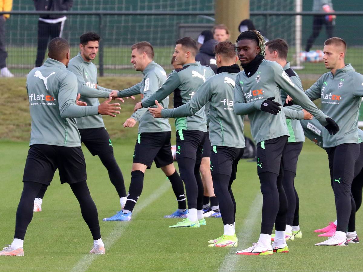 Die Mannschaft von Borussia Mönchengladbach bei einer Trainingseinheit im Borussia-Park am 13.10.2021.