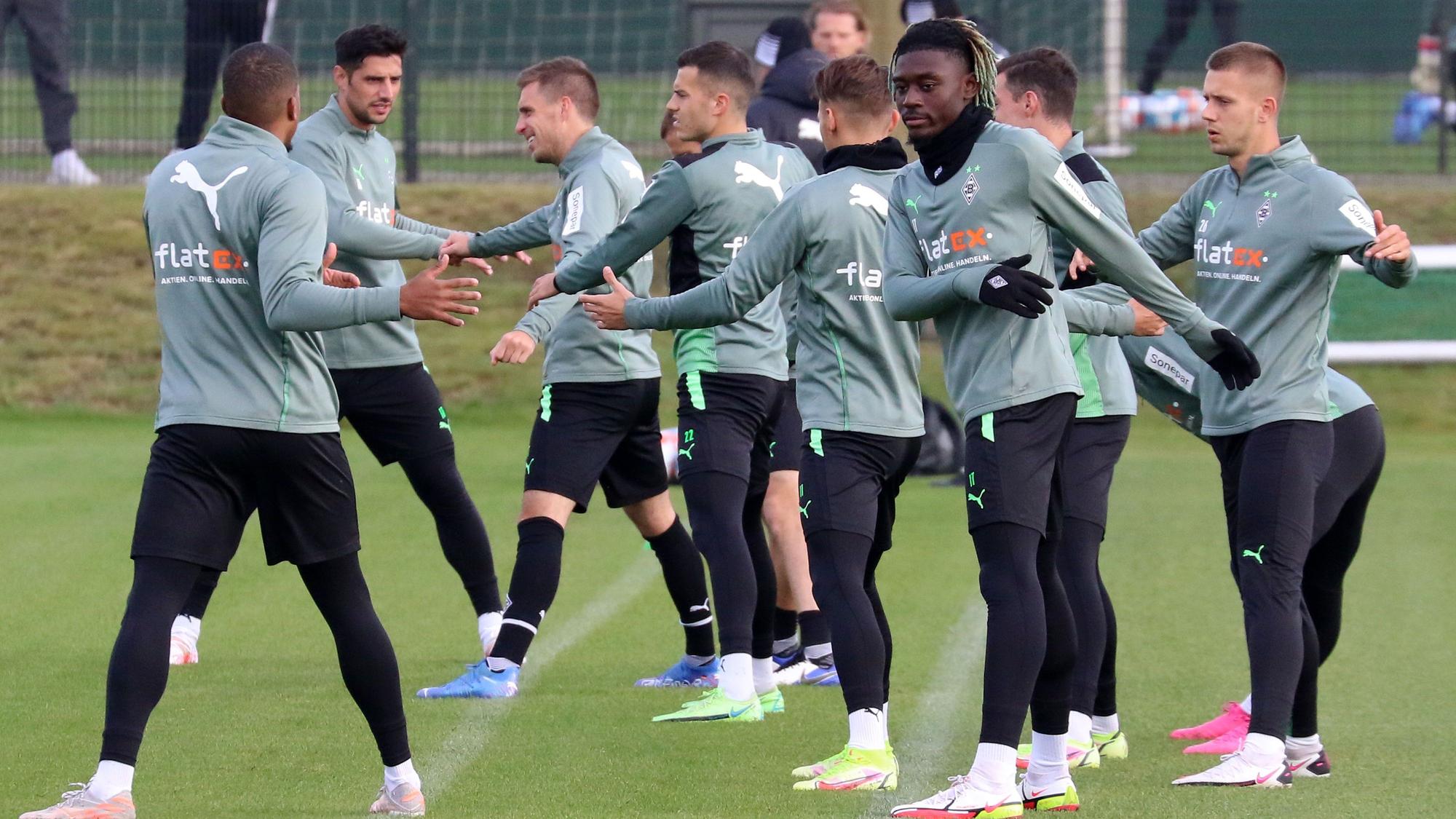 Die Mannschaft von Borussia Mönchengladbach bei einer Trainingseinheit im Borussia-Park am 13.10.2021.
