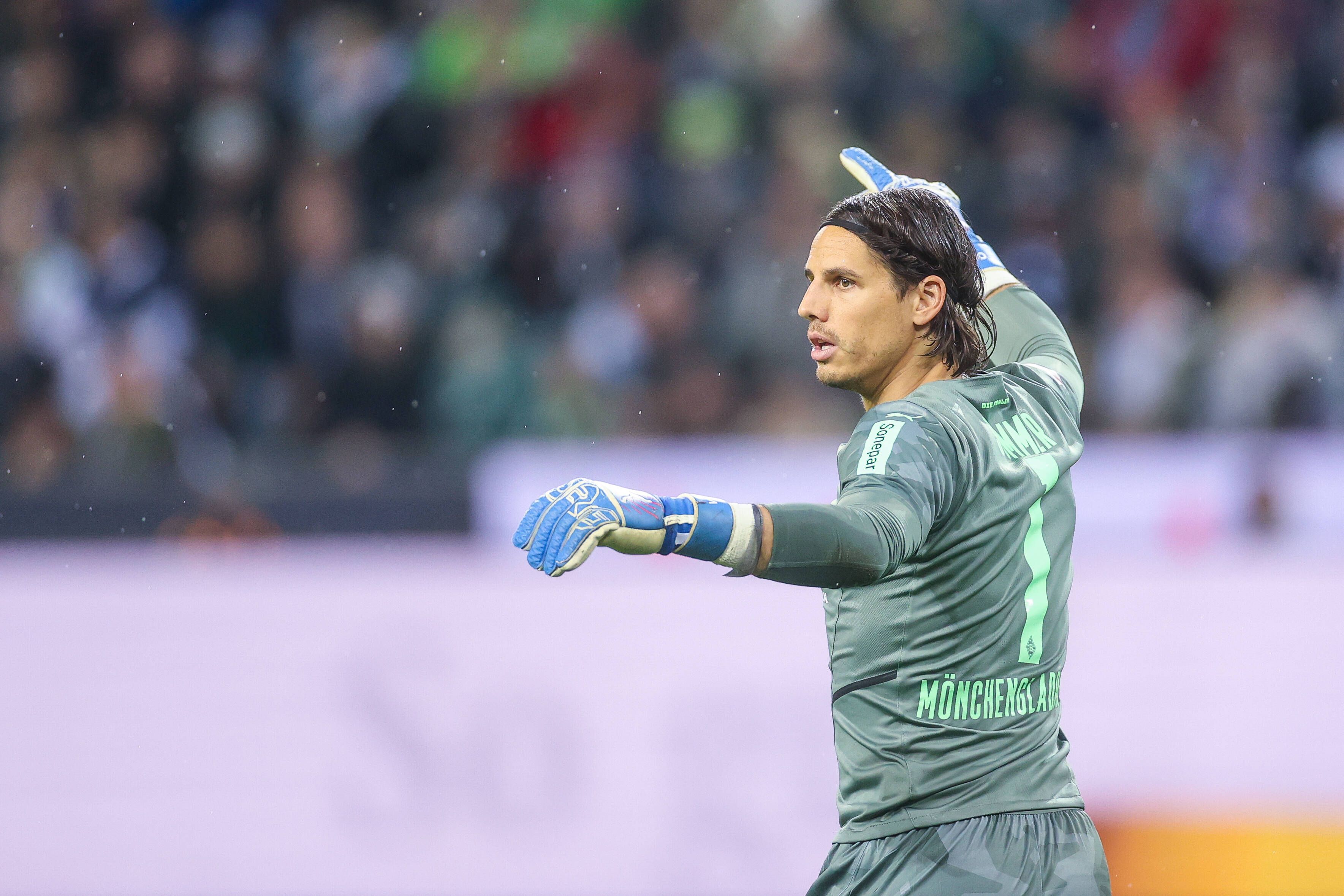Beim Bundesliga-Heimspiel gegen den VfL Bochum am 31. Oktober absolvierte Torhüter Yann Sommer sein 300. Pflichtspiel für Borussia Mönchengladbach.
