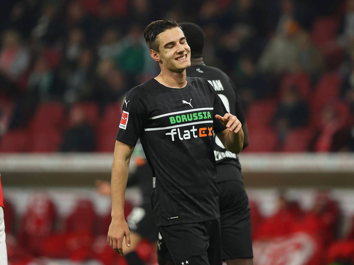Florian Neuhaus von Borussia Mönchengladbach zeigt sich beim Auswärtsspiel in Mainz am 5. November 2021 gefrustet.