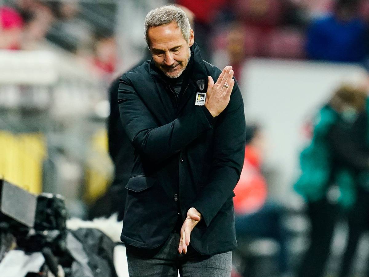 Adi Hütter, Trainer von Borussia Mönchengladbach, ärgert sich nach dem Auswärtsspiel in Mainz am 5. November 2021 über das 1:1.