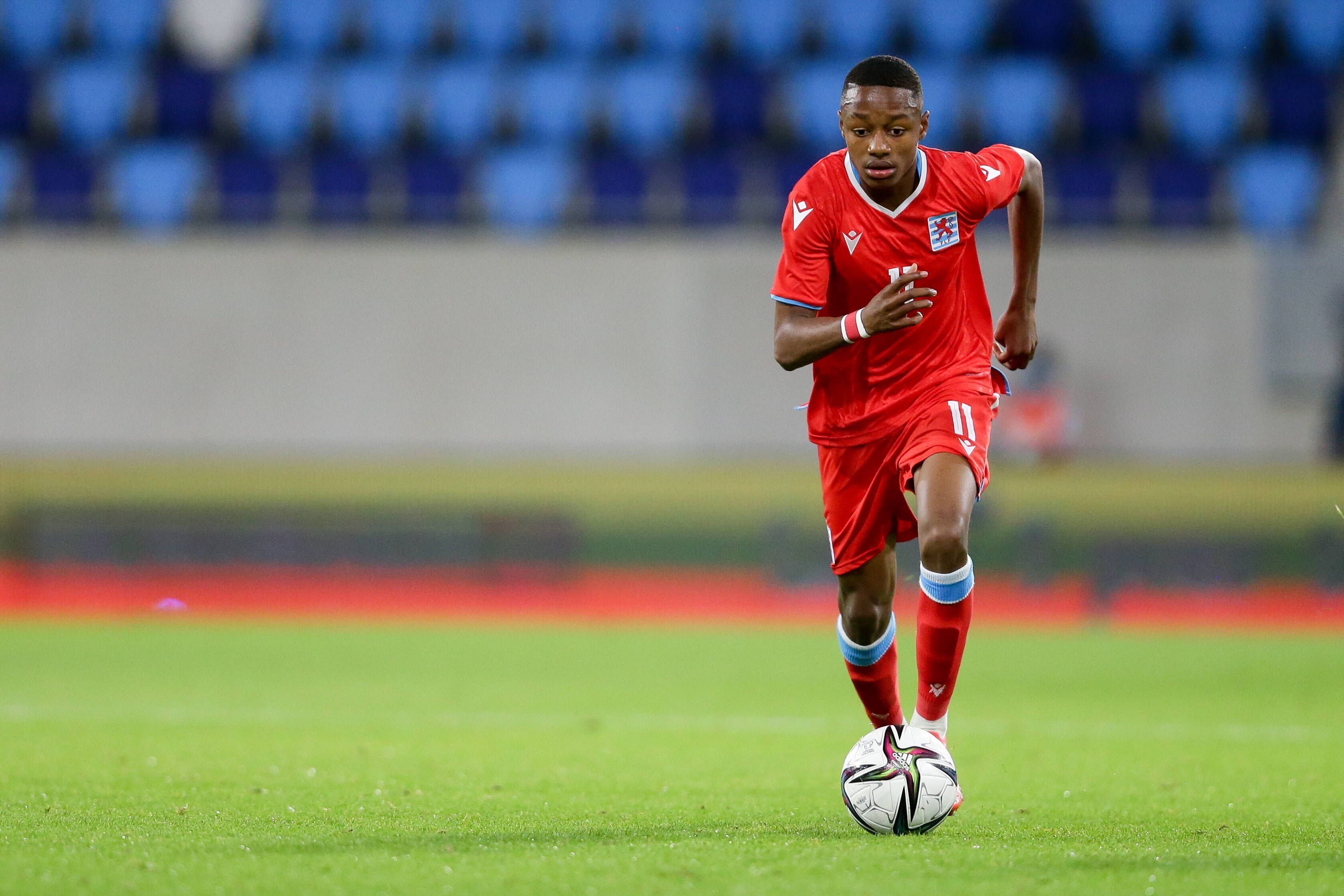 Gladbach-Talent Yvandro Borges Sanches, auf diesem Foto am 7. September 2021 zu sehen, ist erneut in der WM-Qualifikation für Luxemburg zum Einsatz gekommen und stand beim 3:1 in Aserbaidschan (11. November) in der Startelf. Borges Sanches führt den Ball am Fuß.