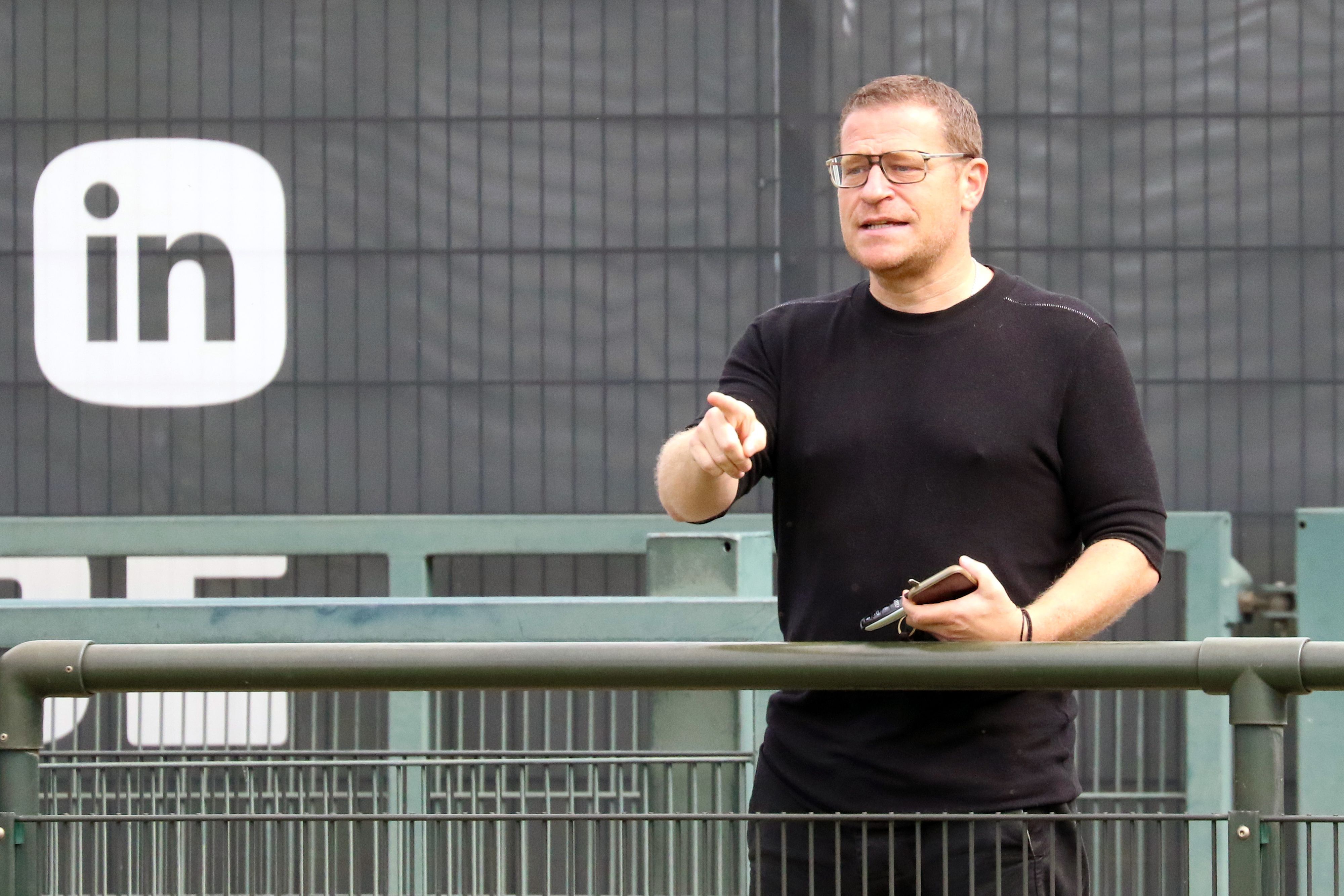 Immer nahe dran an der Mannschaft von Borussia Mönchengladbach. Fohlen-Manager Max Eberl. Auf diesem Bild am 7. August 2021 zu sehen.