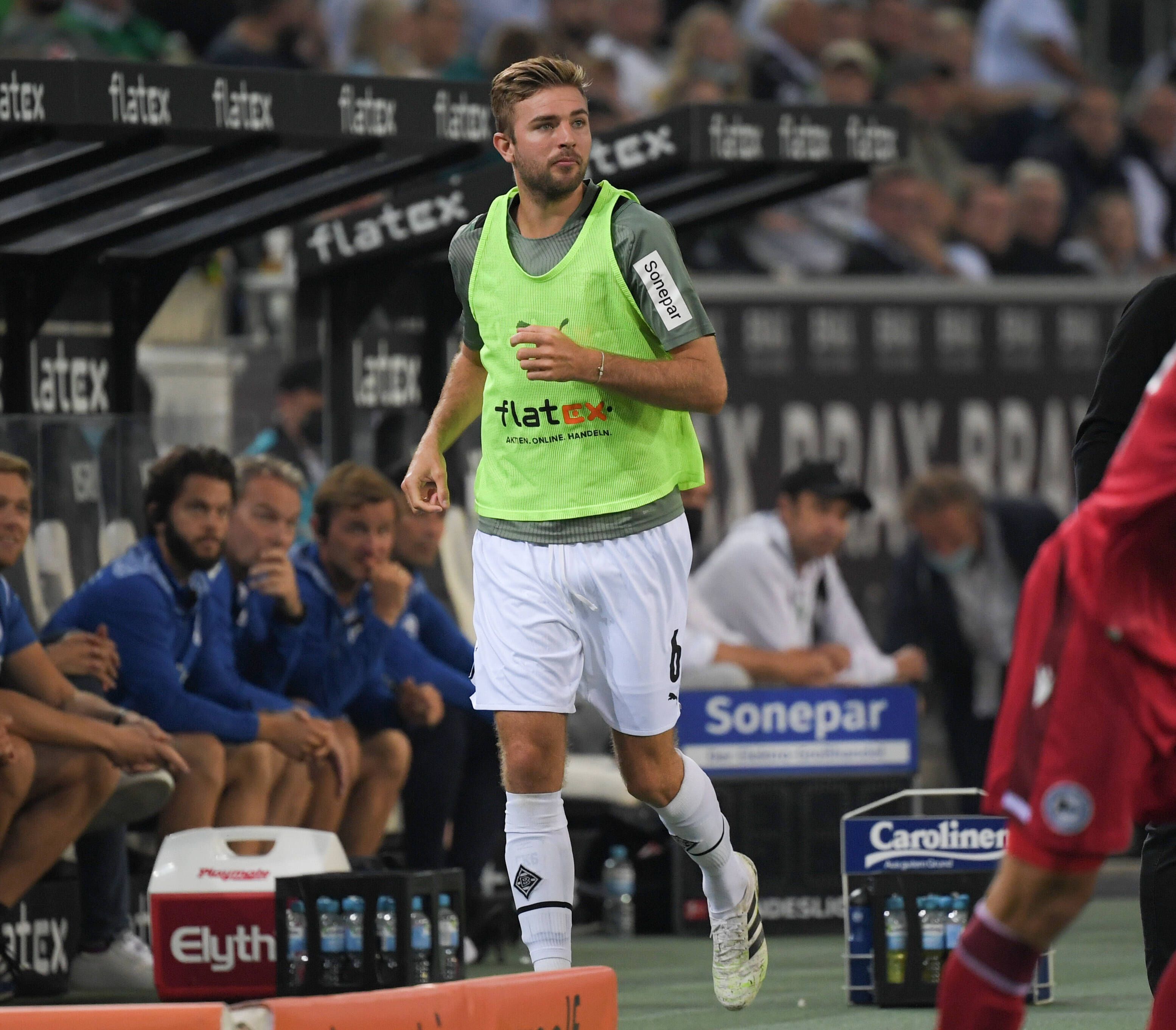 Christoph Kramer von Borussia Mönchengladbach, hier am 12. September 2021, läuft sich warm im Bundesligaspiel der Gladbacher gegen Arminia Bielefeld.