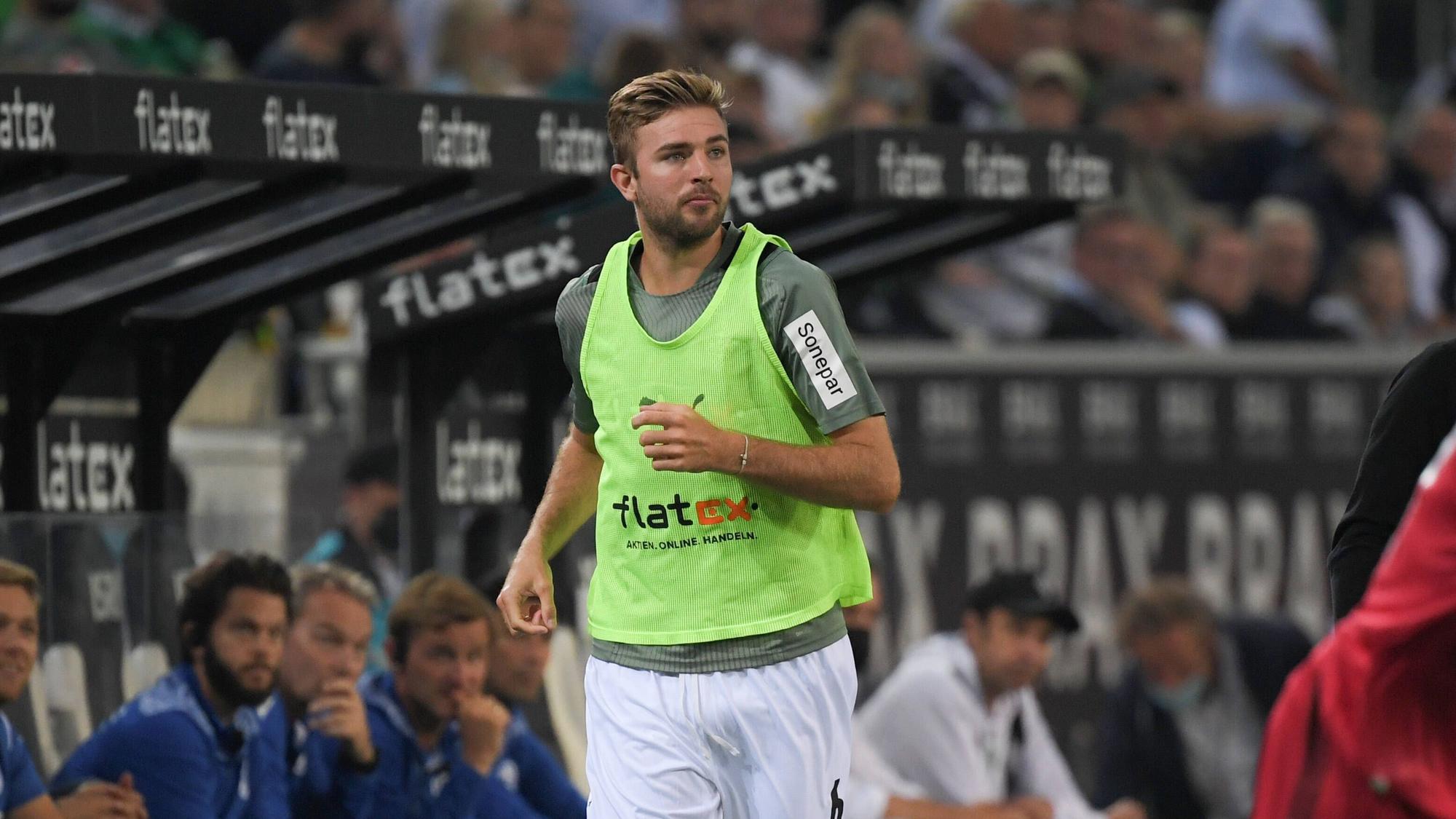 Christoph Kramer von Borussia Mönchengladbach, hier am 12. September 2021, läuft sich warm im Bundesligaspiel der Gladbacher gegen Arminia Bielefeld.